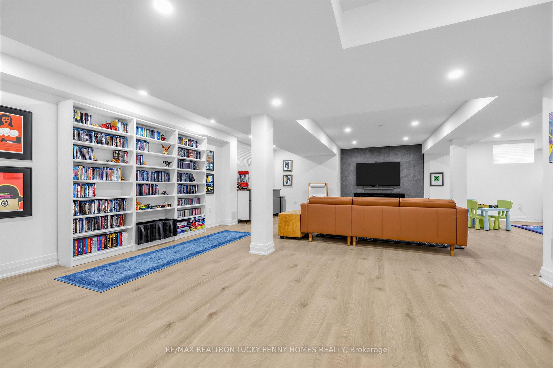 Photo 33 of 22 Duke of Cornwall Drive, Markham, Victoria Square — HOMEH