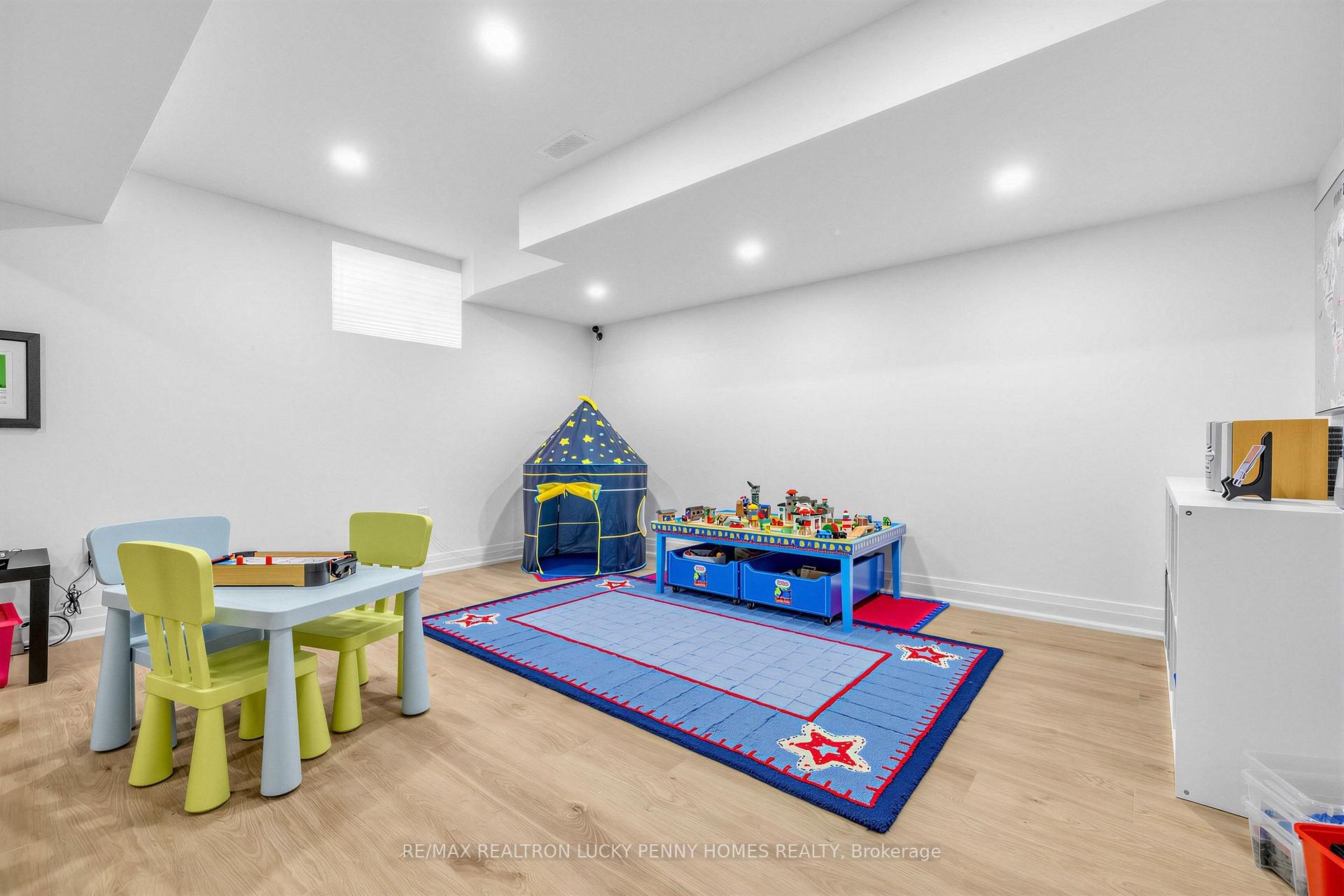 Photo 36 of 22 Duke of Cornwall Drive, Markham, Victoria Square — HOMEH