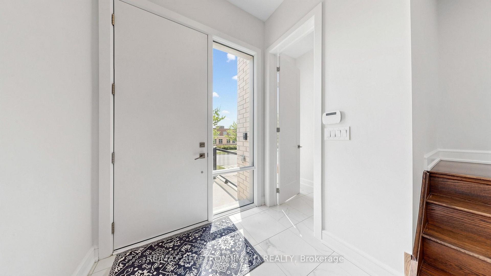 Photo 5 of 16 Farrell Road, Vaughan, Patterson — HOMEH