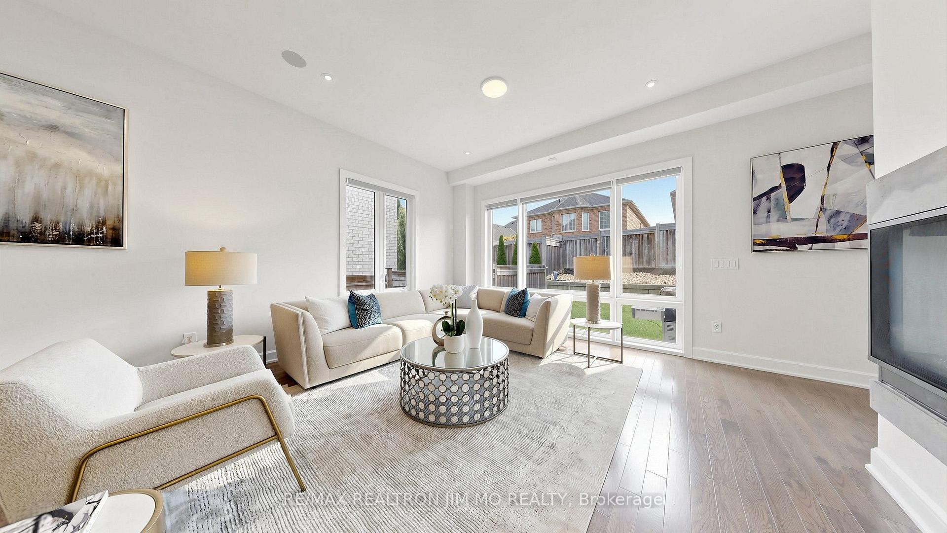 Photo 7 of 16 Farrell Road, Vaughan, Patterson — HOMEH