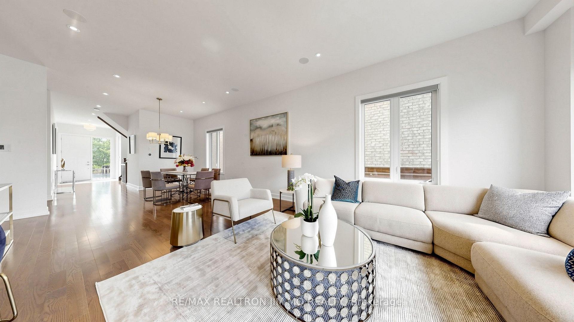 Photo 9 of 16 Farrell Road, Vaughan, Patterson — HOMEH
