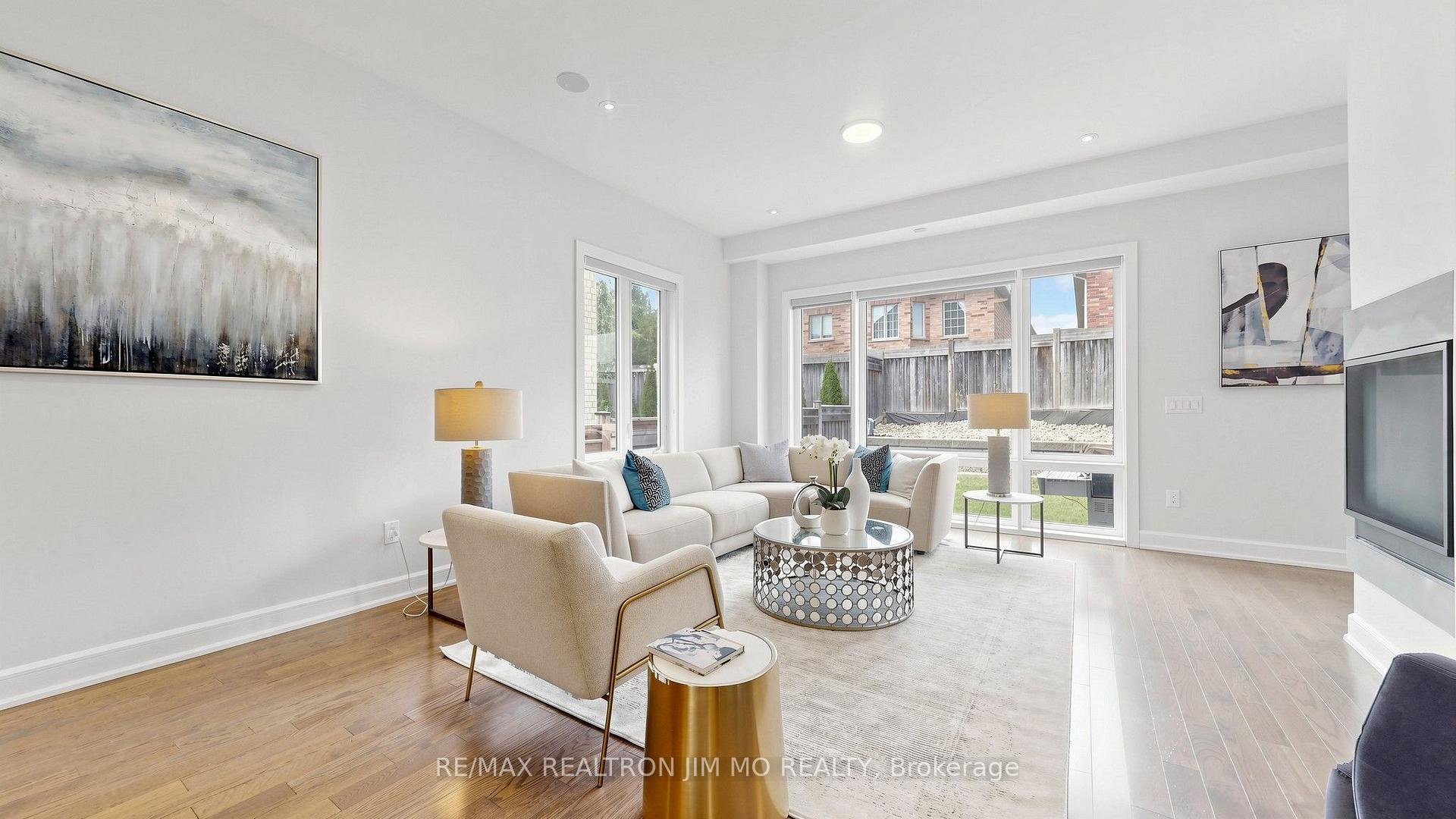 Photo 10 of 16 Farrell Road, Vaughan, Patterson — HOMEH