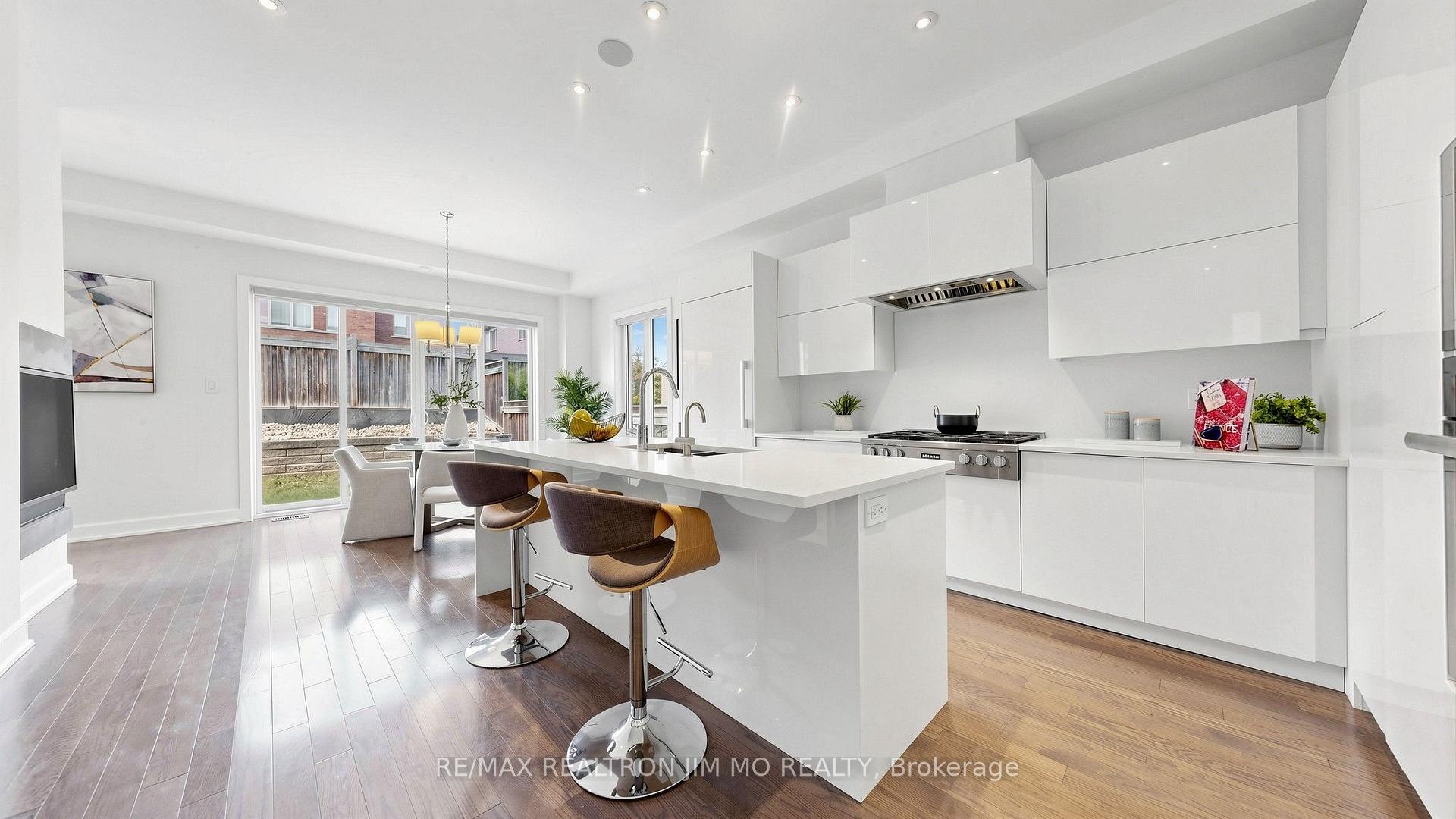 Photo 16 of 16 Farrell Road, Vaughan, Patterson — HOMEH