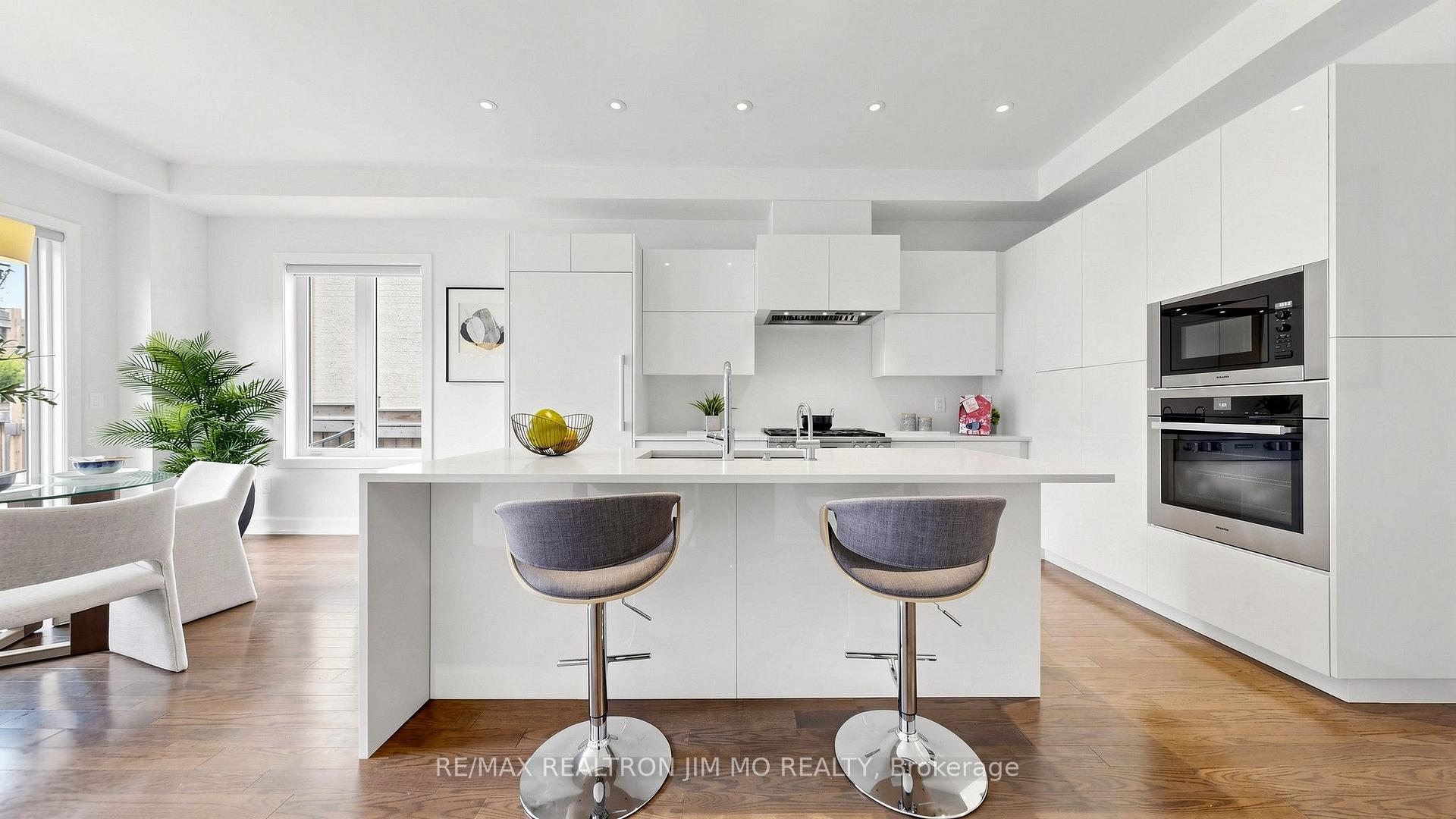 Photo 17 of 16 Farrell Road, Vaughan, Patterson — HOMEH