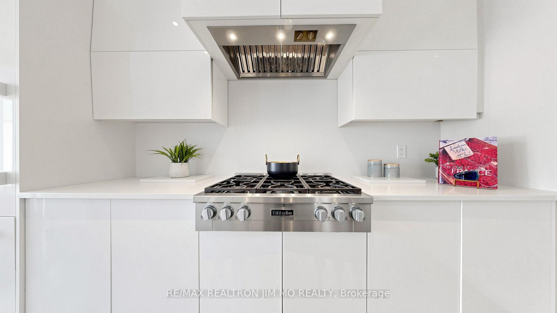 Photo 21 of 16 Farrell Road, Vaughan, Patterson — HOMEH