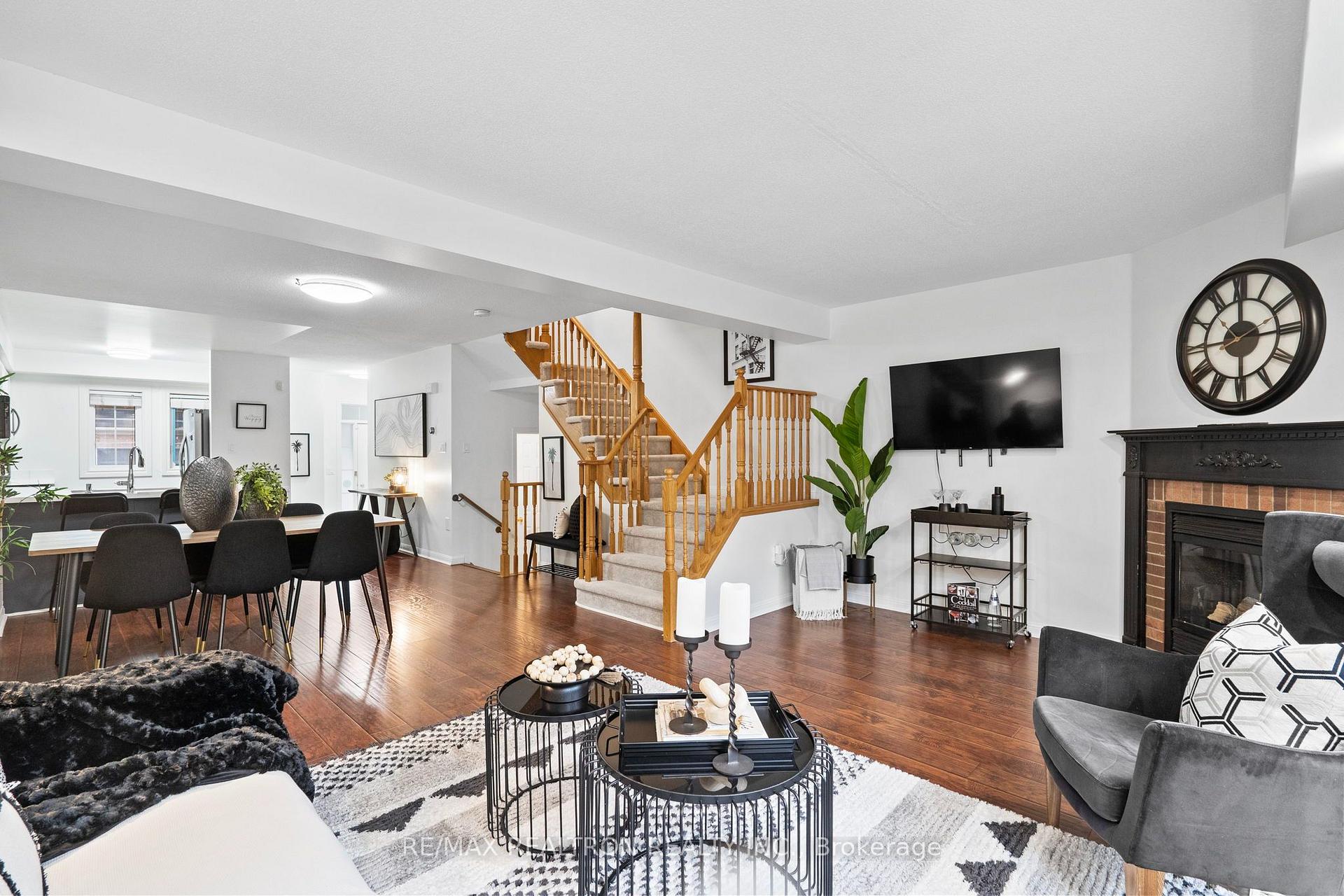 Photo 5 of 7 Torr Lane, Ajax, Central — HOMEH