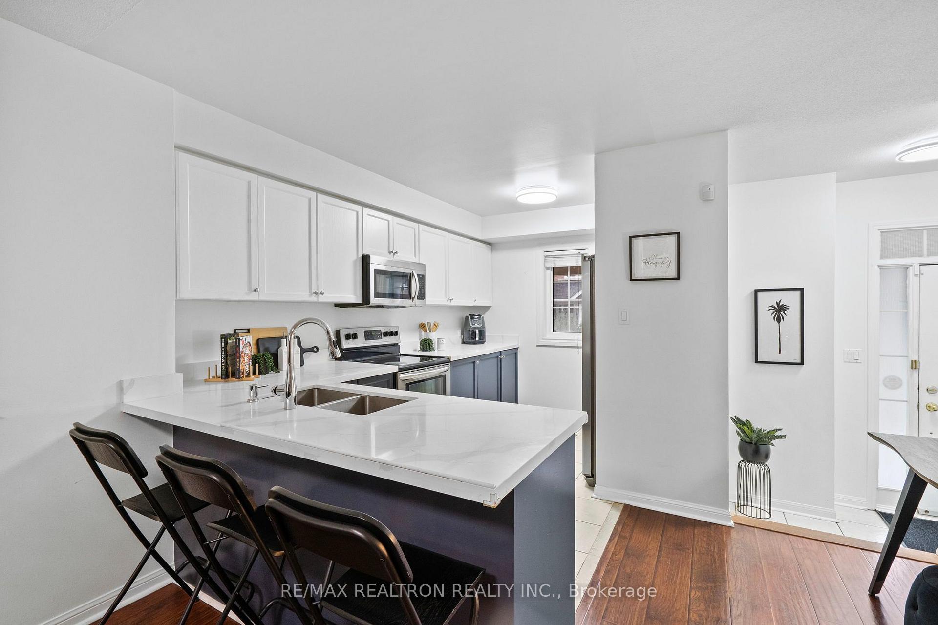 Photo 11 of 7 Torr Lane, Ajax, Central — HOMEH