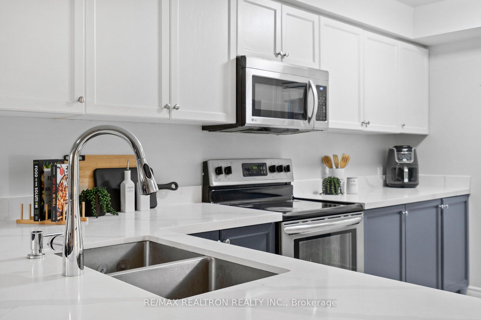 Photo 12 of 7 Torr Lane, Ajax, Central — HOMEH