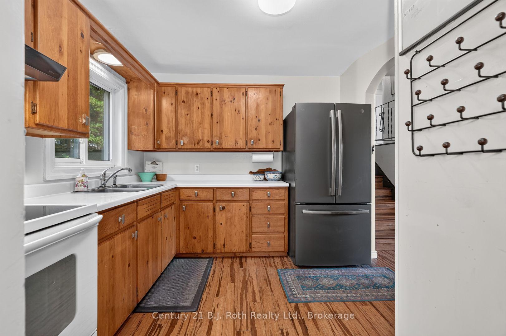 Photo 13 of 168 Albert Street N, Strong — HOMEH