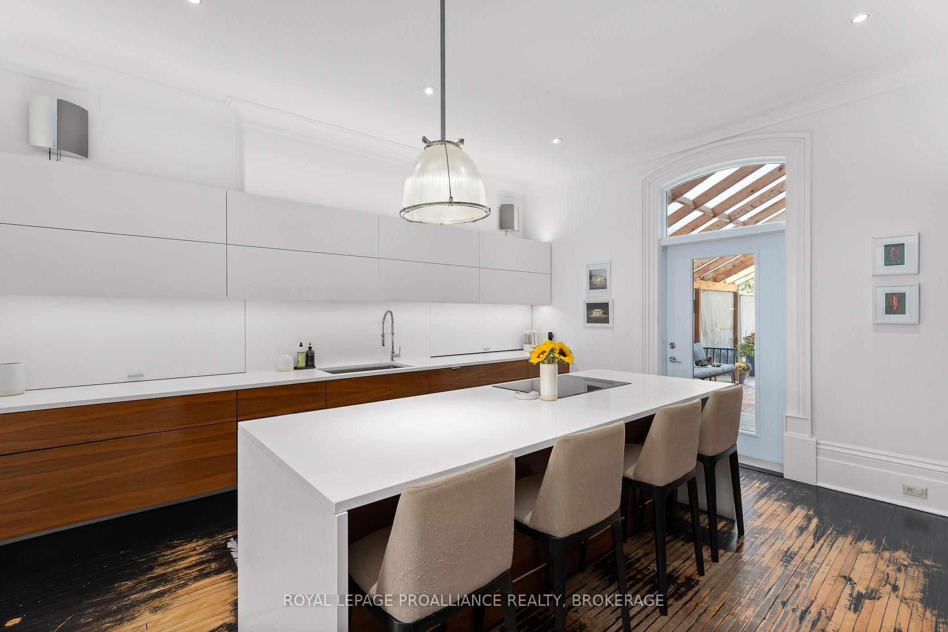 Photo 9 of 28 Wellington Street, Kingston, Central City East — HOMEH