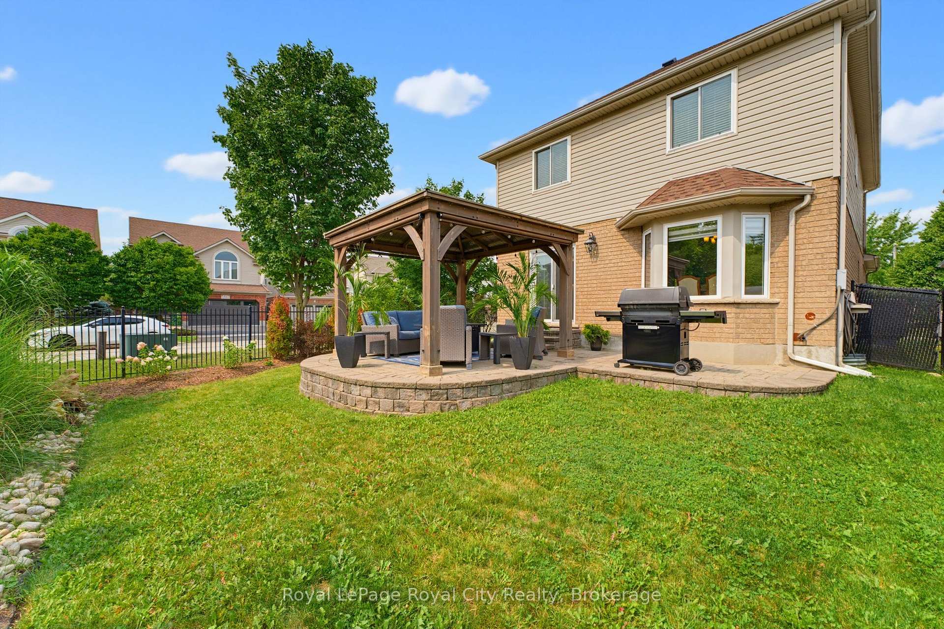 Photo 3 of 59 Lynch Circle, Guelph, Pineridge/Westminster Woods — HOMEH