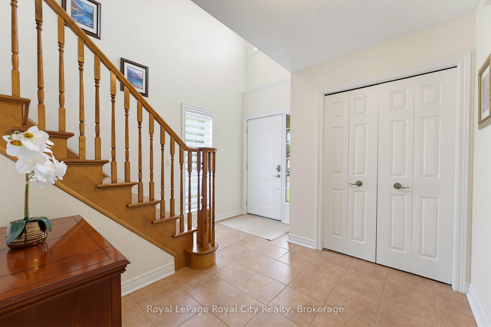 Photo 7 of 59 Lynch Circle, Guelph, Pineridge/Westminster Woods — HOMEH