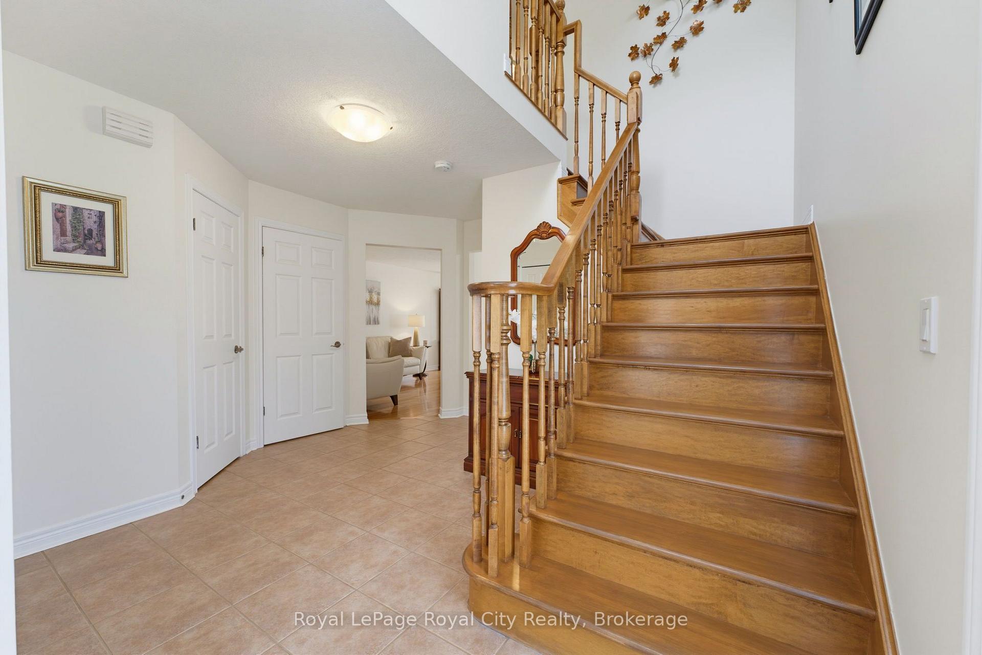 Photo 8 of 59 Lynch Circle, Guelph, Pineridge/Westminster Woods — HOMEH