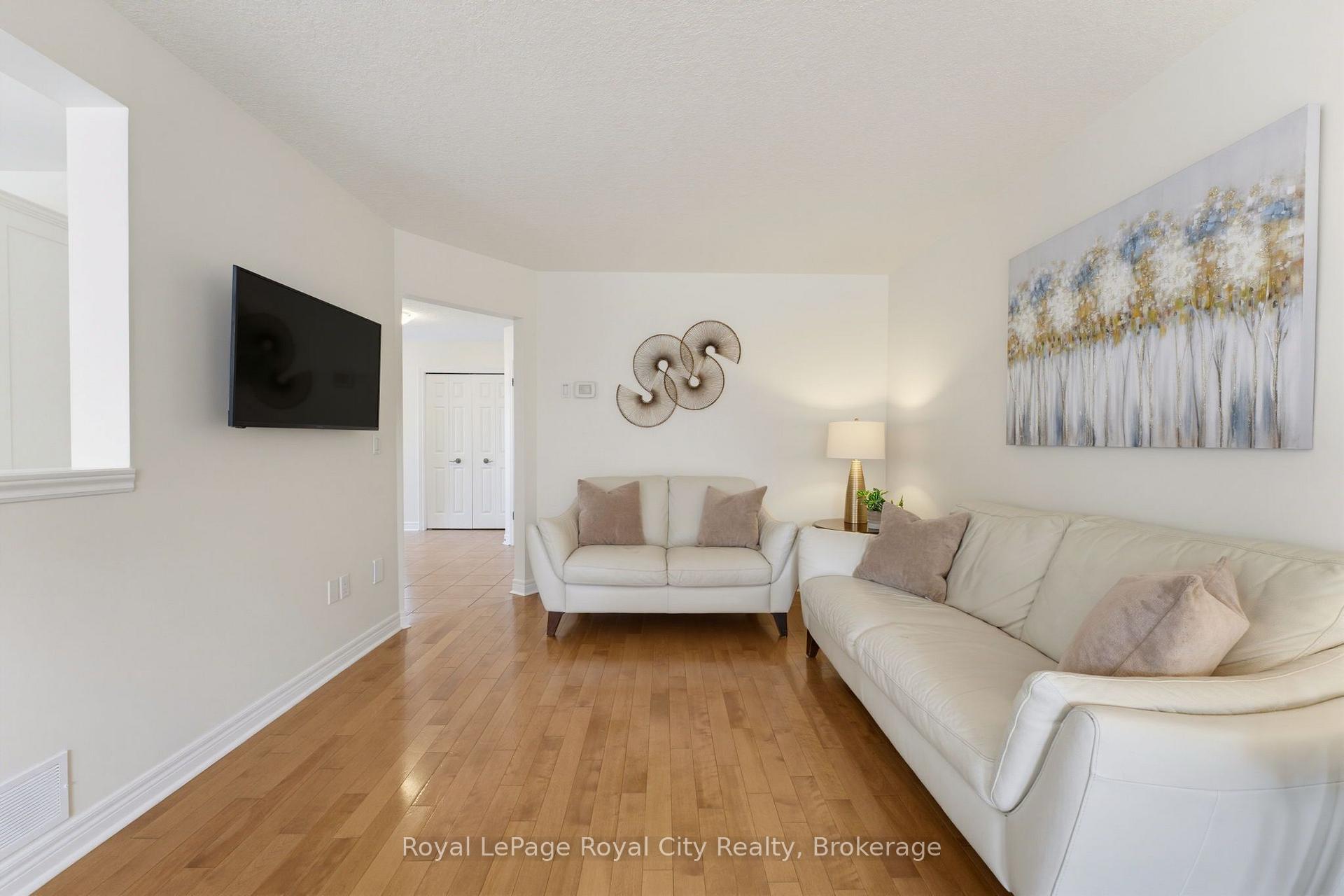 Photo 10 of 59 Lynch Circle, Guelph, Pineridge/Westminster Woods — HOMEH