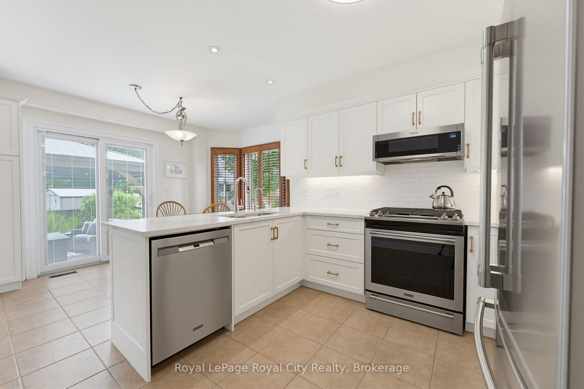 Photo 14 of 59 Lynch Circle, Guelph, Pineridge/Westminster Woods — HOMEH