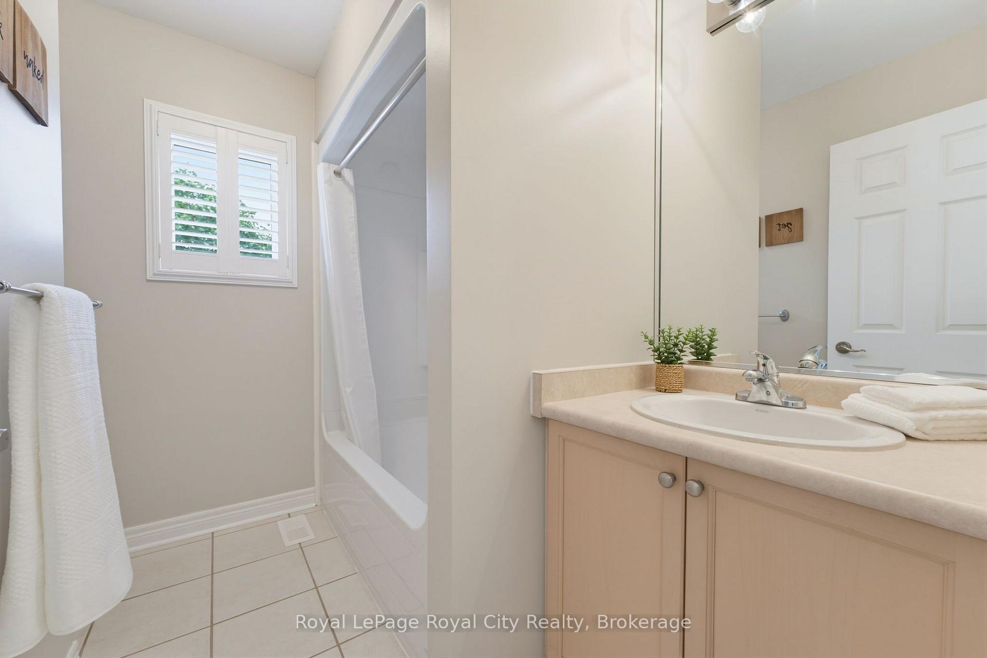 Photo 22 of 59 Lynch Circle, Guelph, Pineridge/Westminster Woods — HOMEH