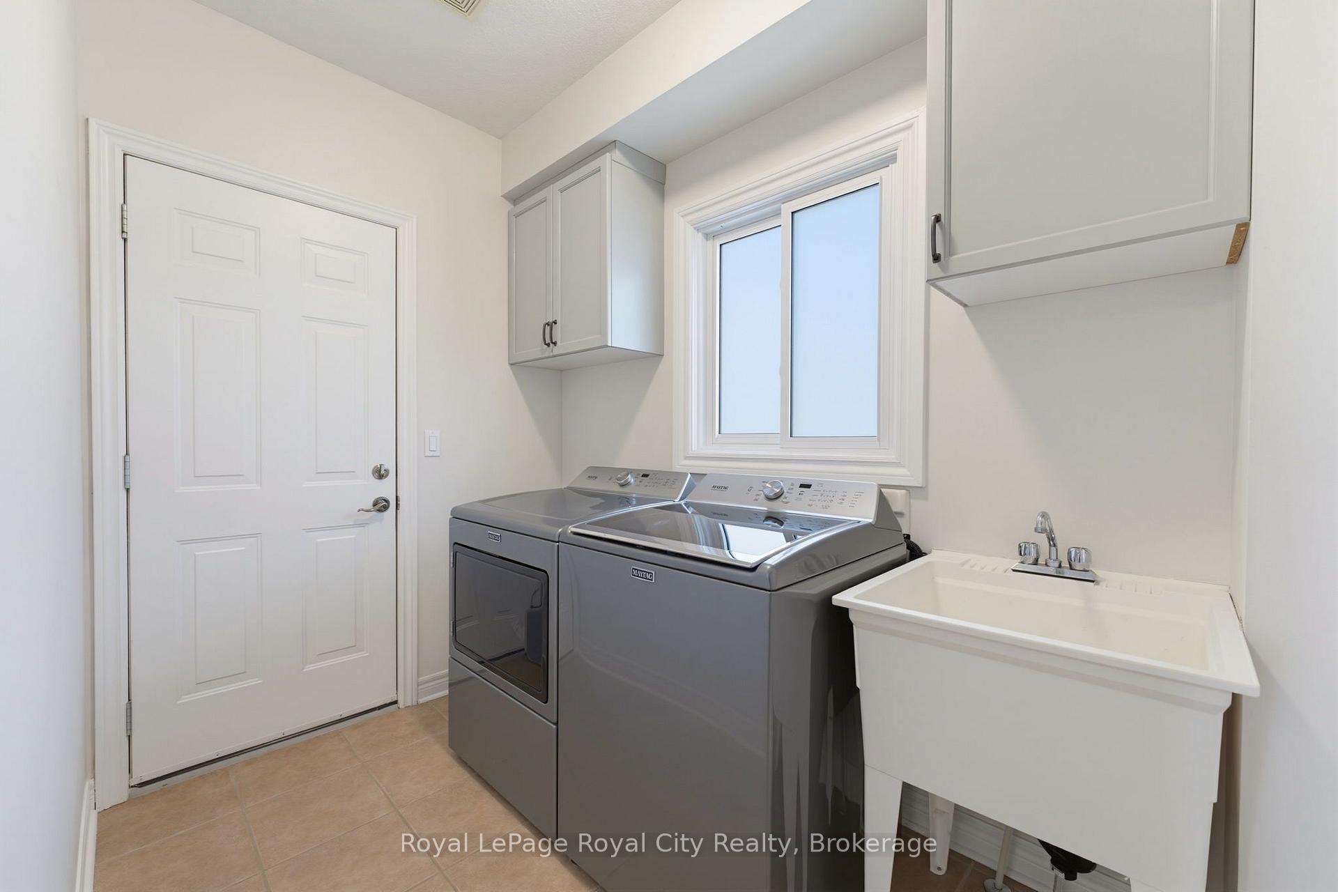 Photo 23 of 59 Lynch Circle, Guelph, Pineridge/Westminster Woods — HOMEH