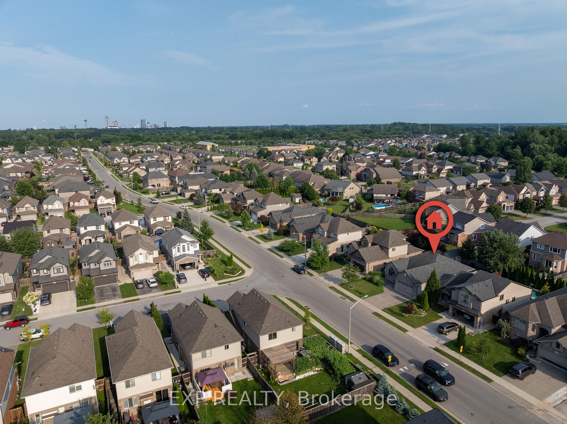 Photo 3 of 8736 Angie Drive, Niagara Falls, Forestview — HOMEH