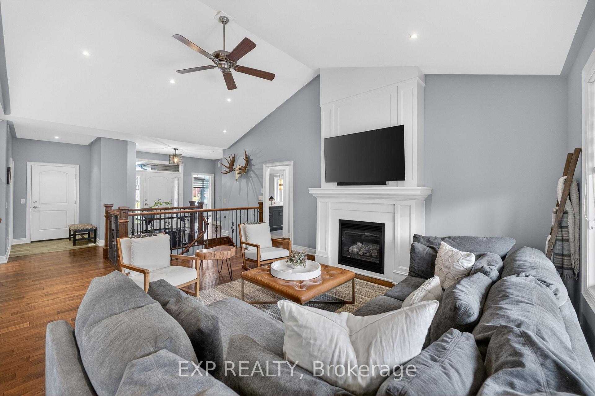 Photo 12 of 8736 Angie Drive, Niagara Falls, Forestview — HOMEH