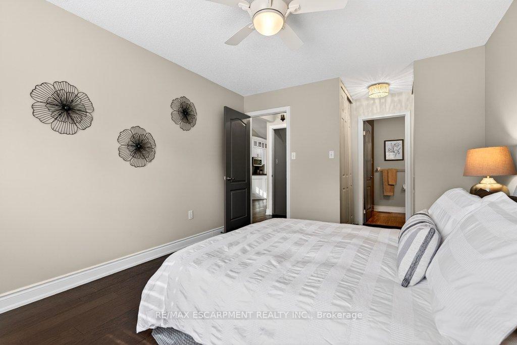 Photo 17 of Unit 20, 2350 New Street, Burlington, Brant — HOMEH