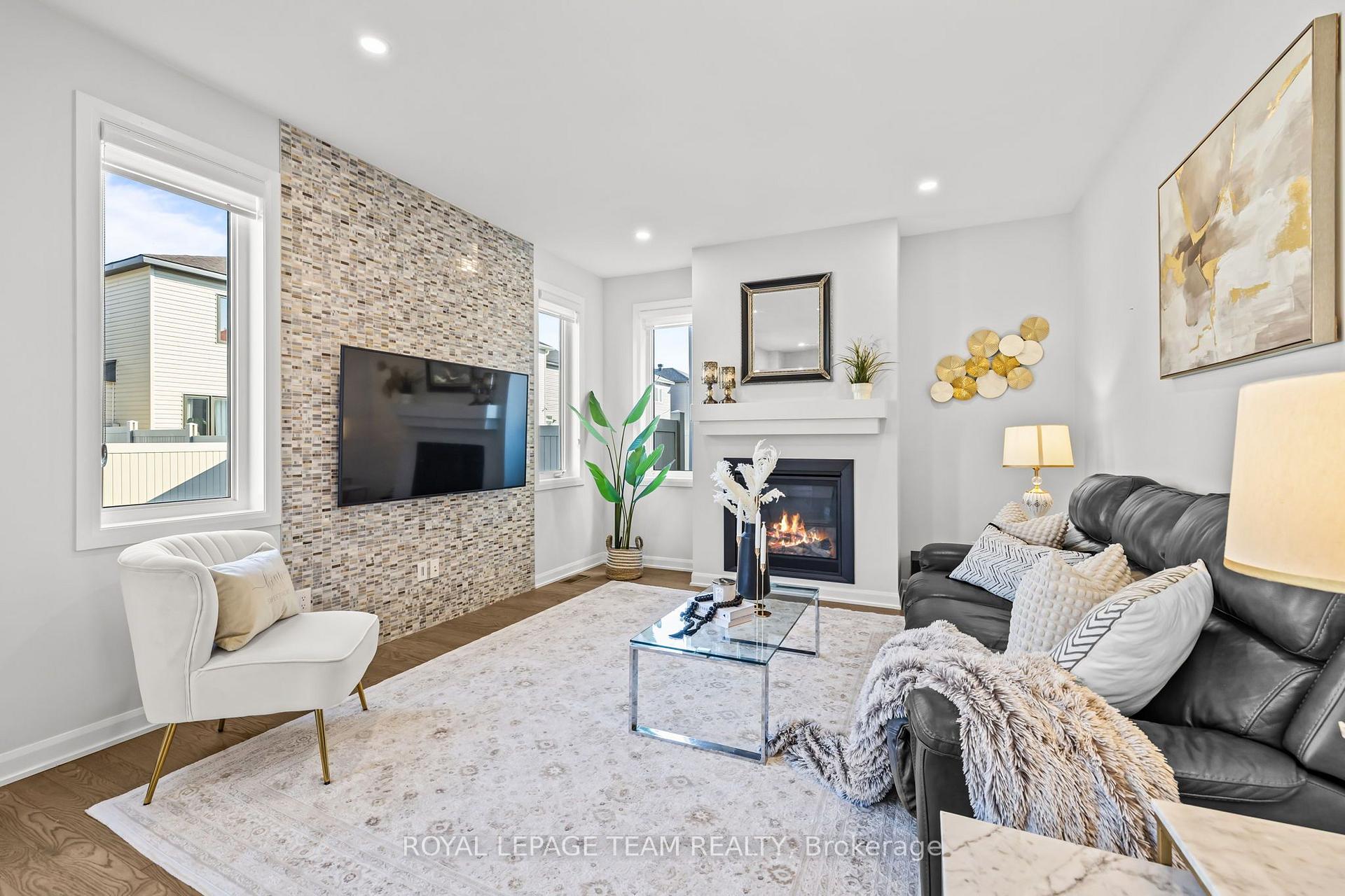 Photo 4 of 70 Ralph Erfle Way, Ottawa, Barrhaven - Half Moon Bay — HOMEH