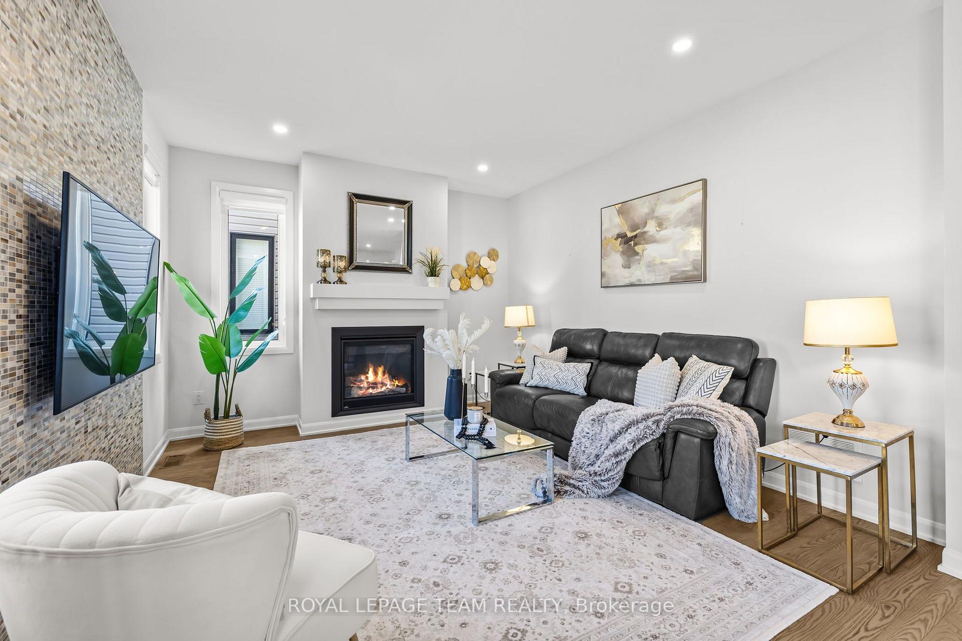 Photo 5 of 70 Ralph Erfle Way, Ottawa, Barrhaven - Half Moon Bay — HOMEH