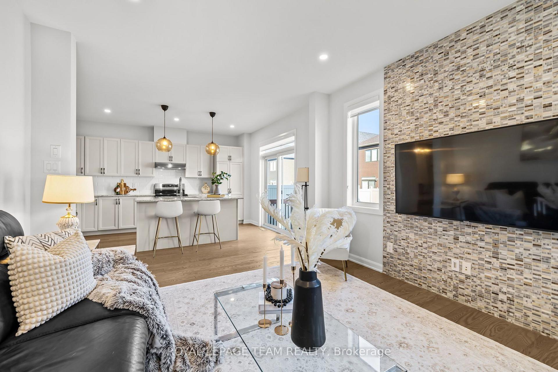 Photo 7 of 70 Ralph Erfle Way, Ottawa, Barrhaven - Half Moon Bay — HOMEH