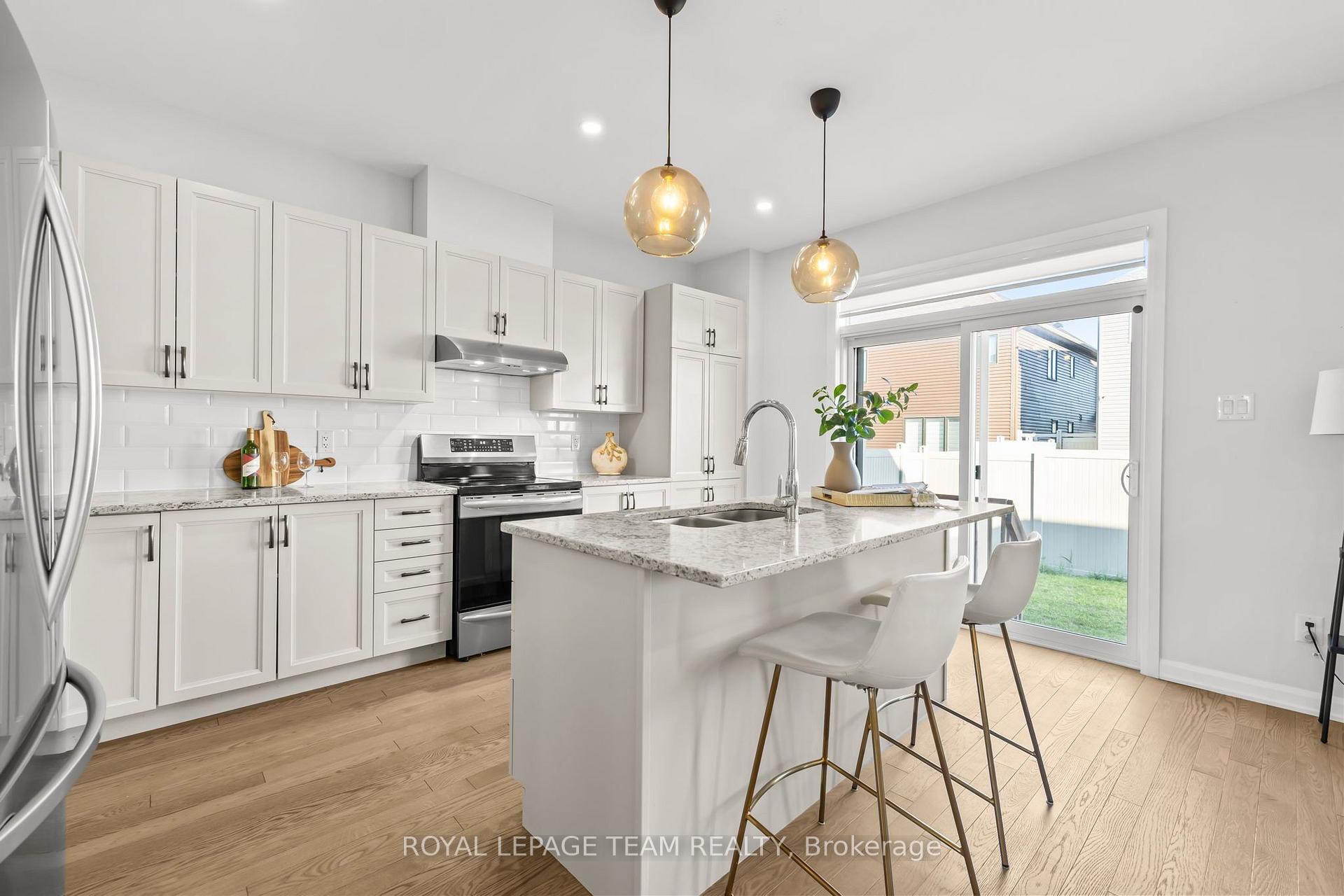 Photo 8 of 70 Ralph Erfle Way, Ottawa, Barrhaven - Half Moon Bay — HOMEH