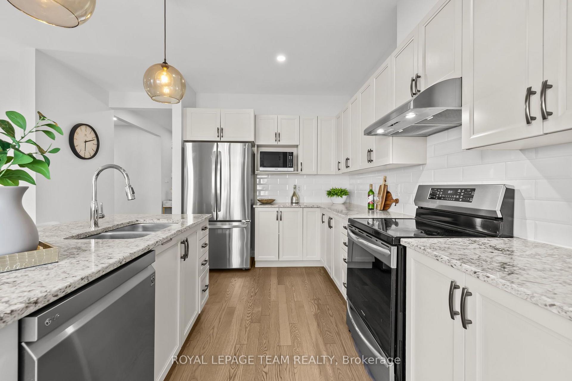 Photo 9 of 70 Ralph Erfle Way, Ottawa, Barrhaven - Half Moon Bay — HOMEH