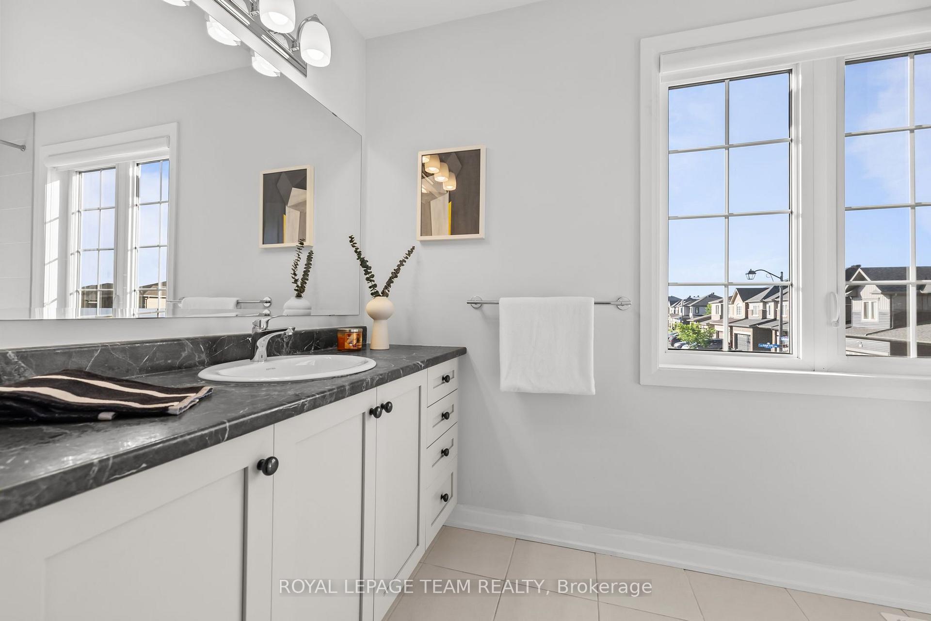 Photo 26 of 70 Ralph Erfle Way, Ottawa, Barrhaven - Half Moon Bay — HOMEH