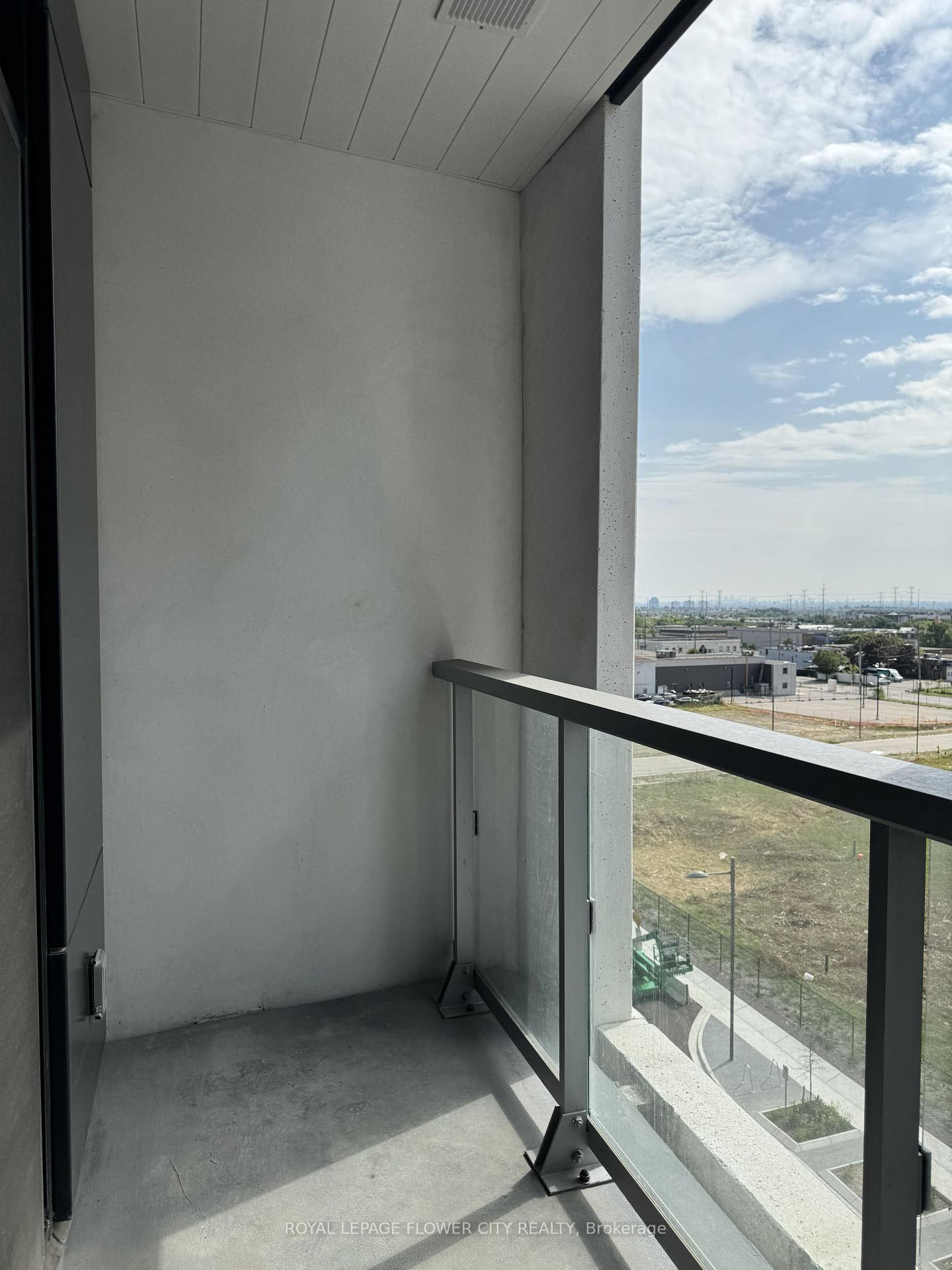 Photo 6 of Unit 513, 5 Meadowdale Road, Vaughan, Vaughan Corporate Centre — HOMEH