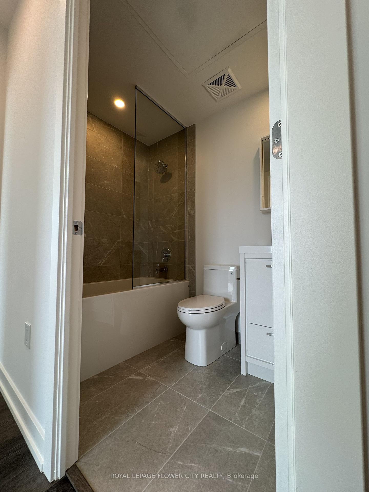Photo 11 of Unit 513, 5 Meadowdale Road, Vaughan, Vaughan Corporate Centre — HOMEH