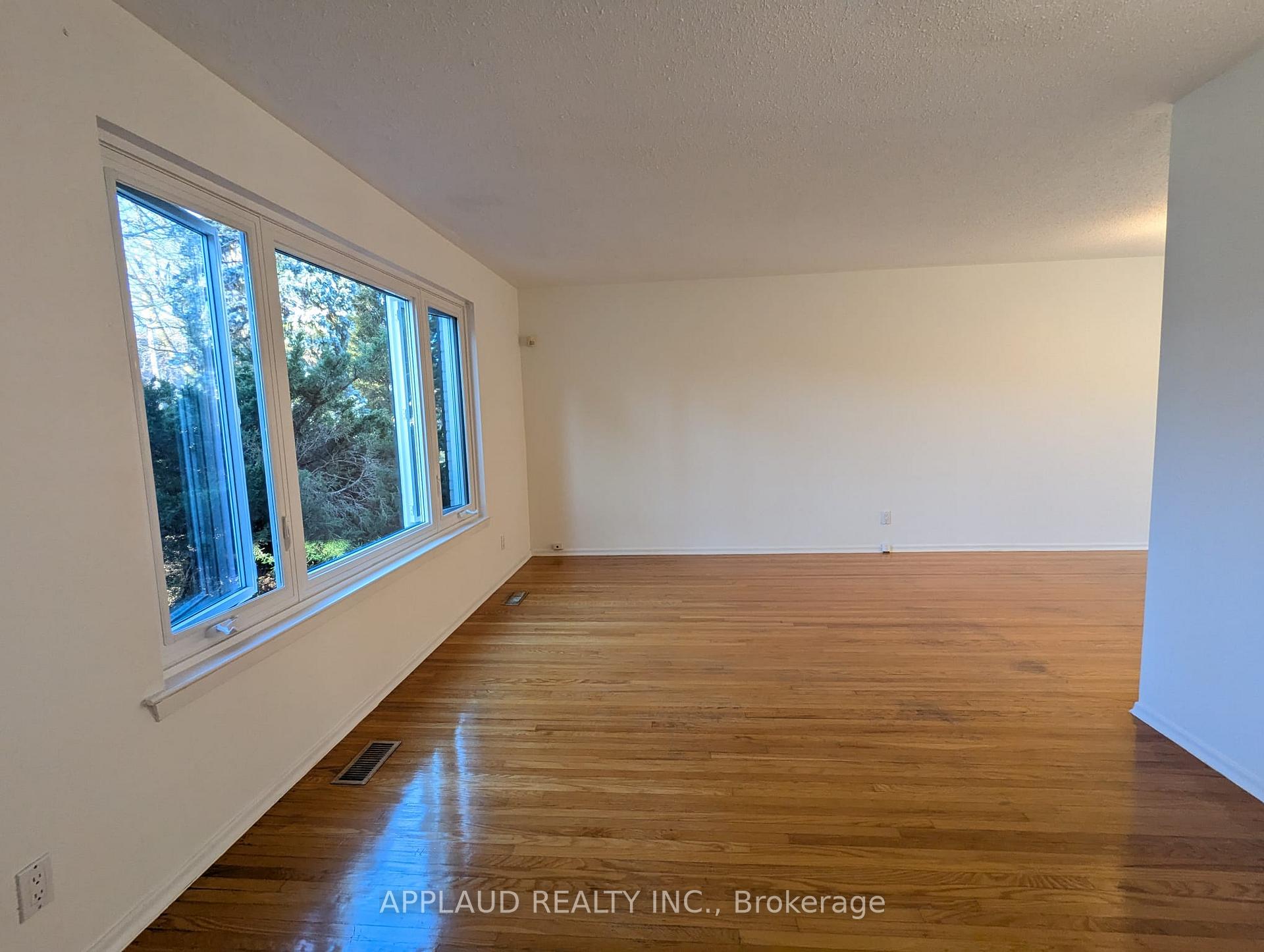 Photo 3 of 17 Marowyne Drive, North York, Don Valley Village — HOMEH