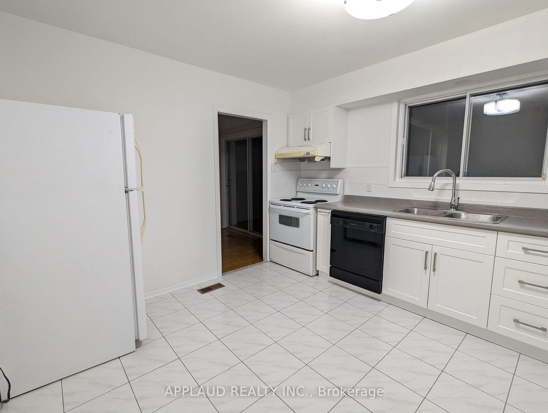 Photo 6 of 17 Marowyne Drive, North York, Don Valley Village — HOMEH