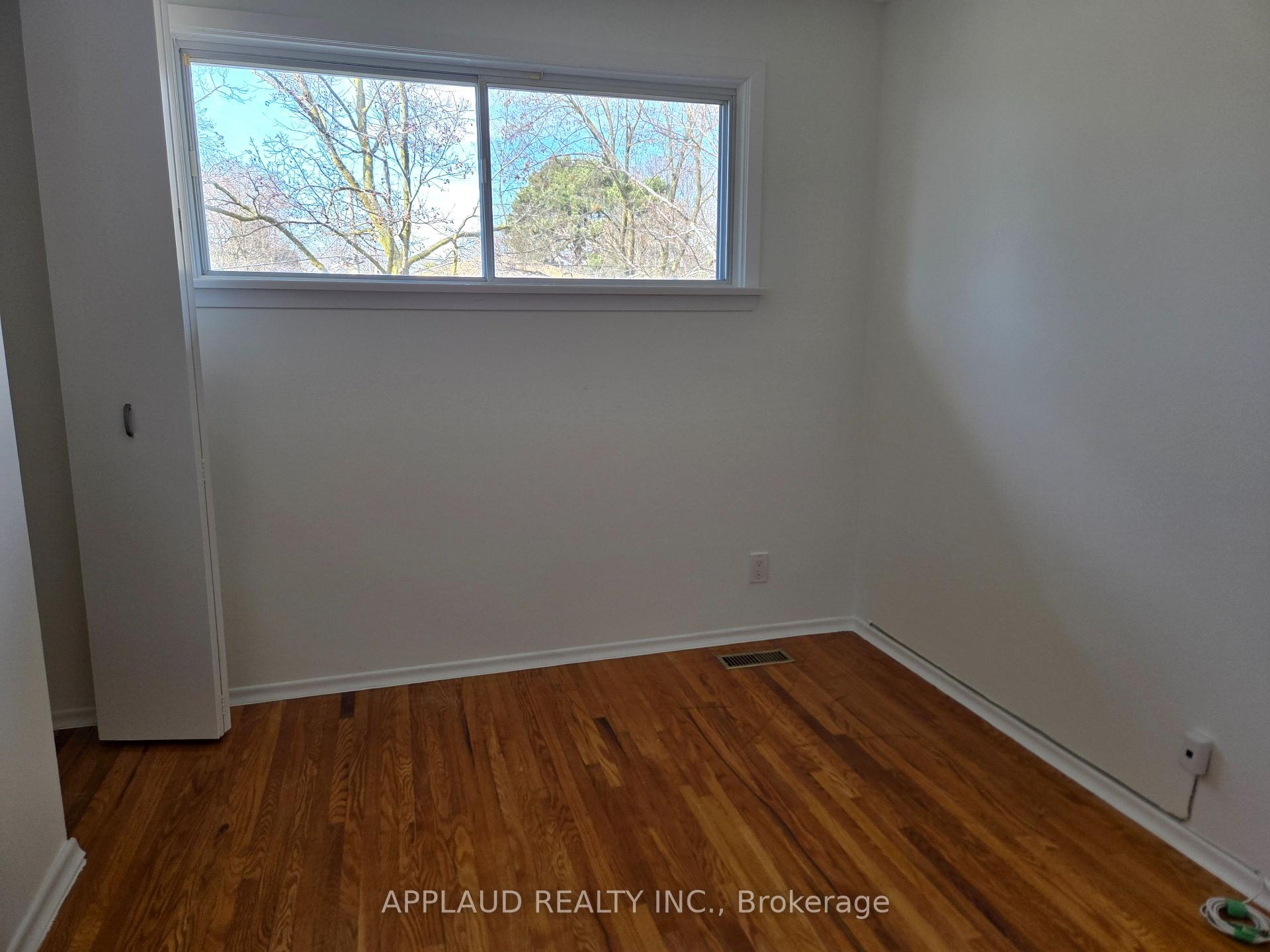 Photo 9 of 17 Marowyne Drive, North York, Don Valley Village — HOMEH