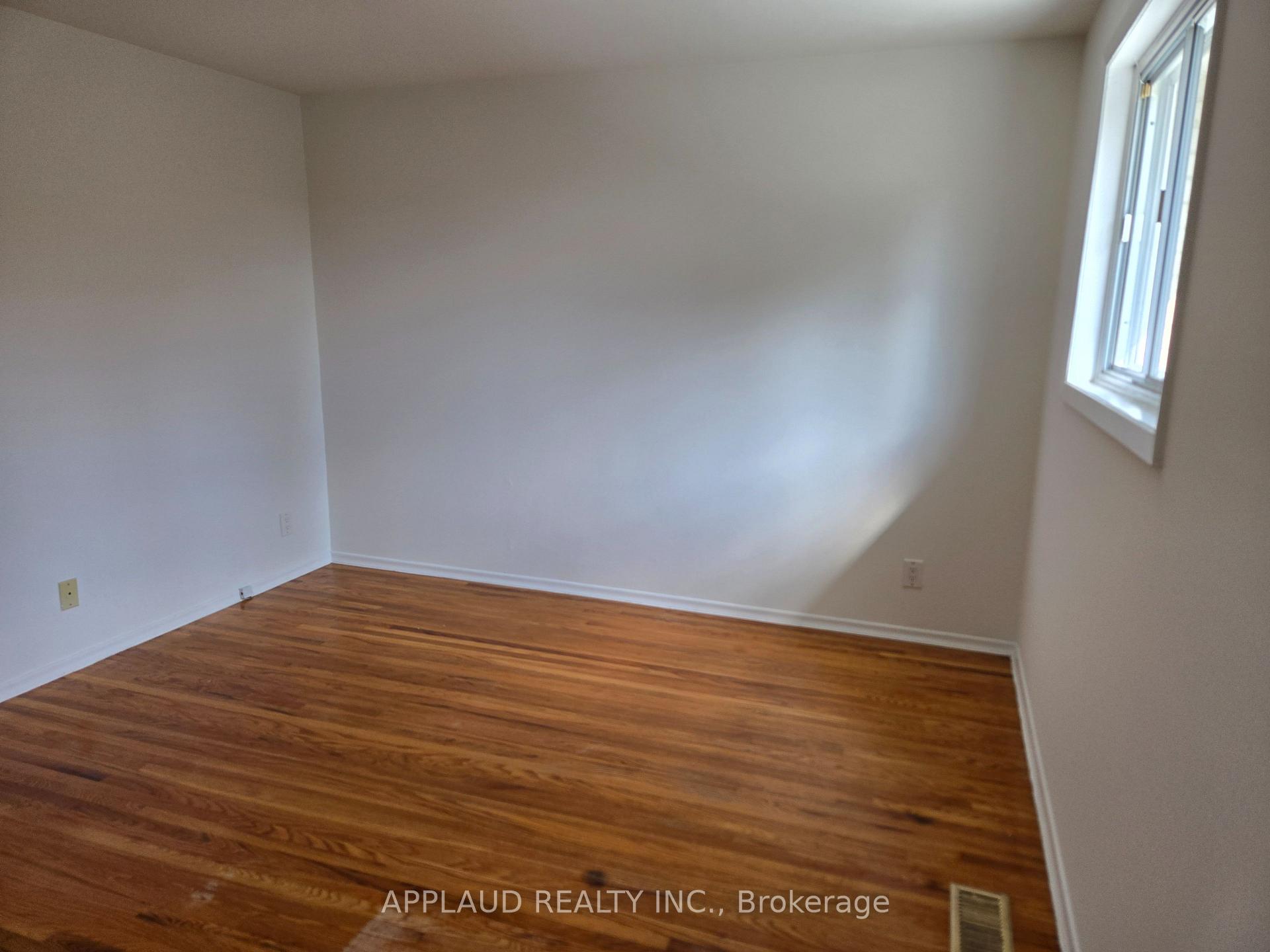 Photo 10 of 17 Marowyne Drive, North York, Don Valley Village — HOMEH