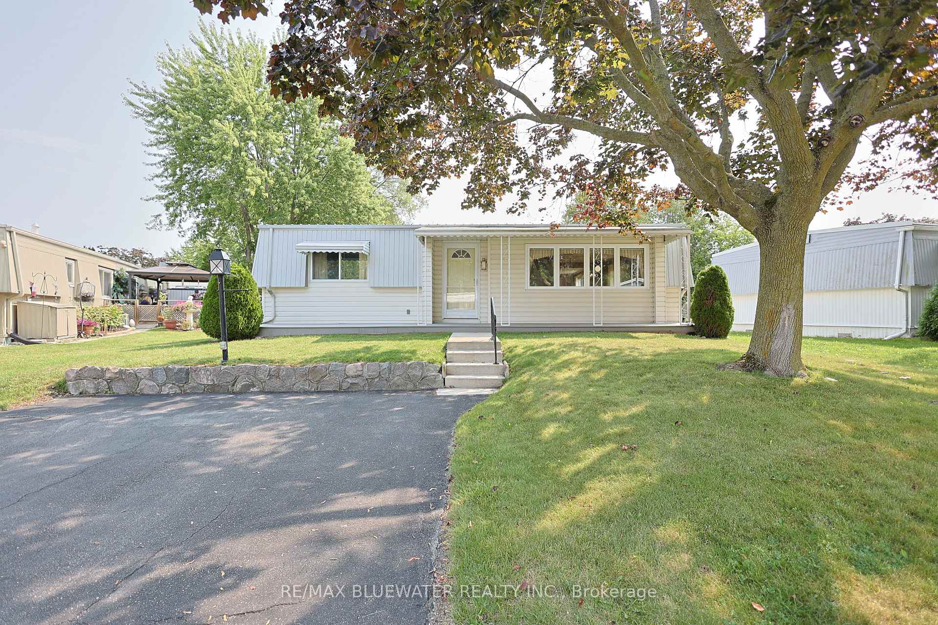 Photo 1 of 254 Highland Springs, South Huron, Stephen — HOMEH