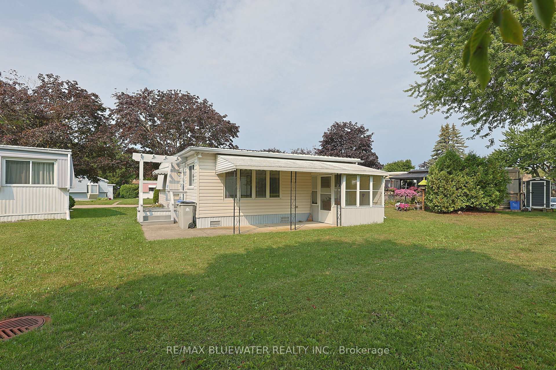 Photo 3 of 254 Highland Springs, South Huron, Stephen — HOMEH