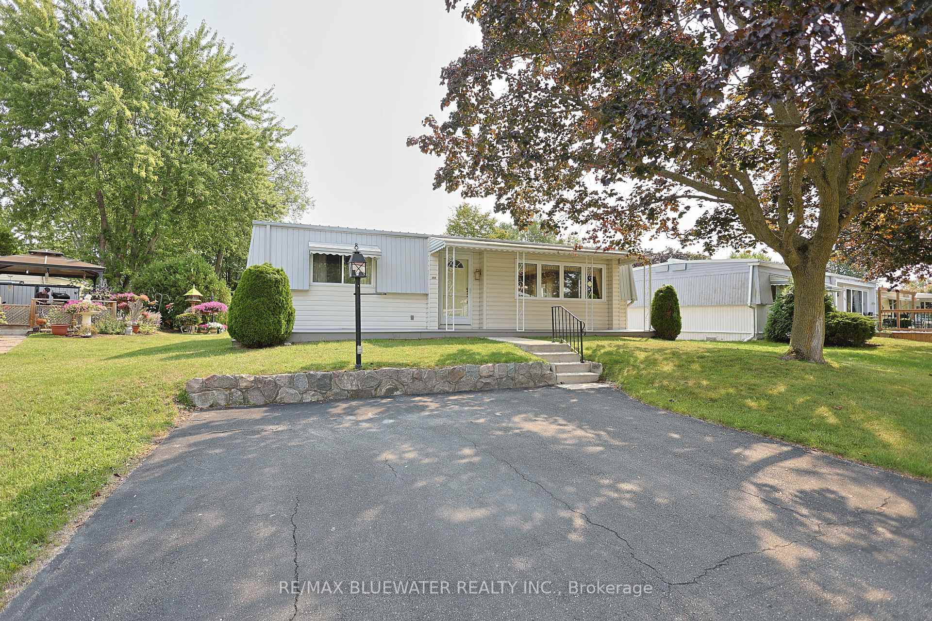 Photo 6 of 254 Highland Springs, South Huron, Stephen — HOMEH