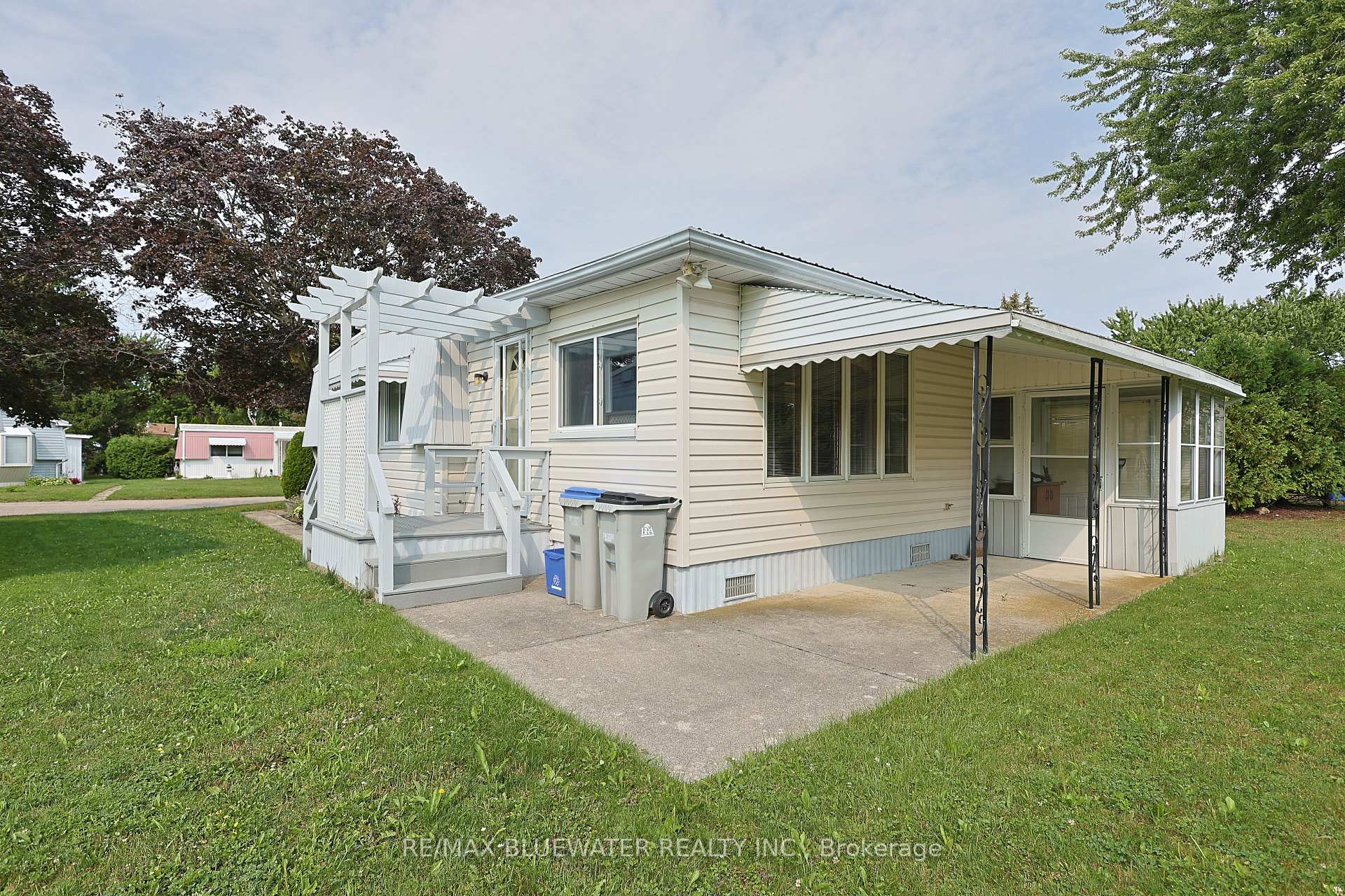 Photo 29 of 254 Highland Springs, South Huron, Stephen — HOMEH
