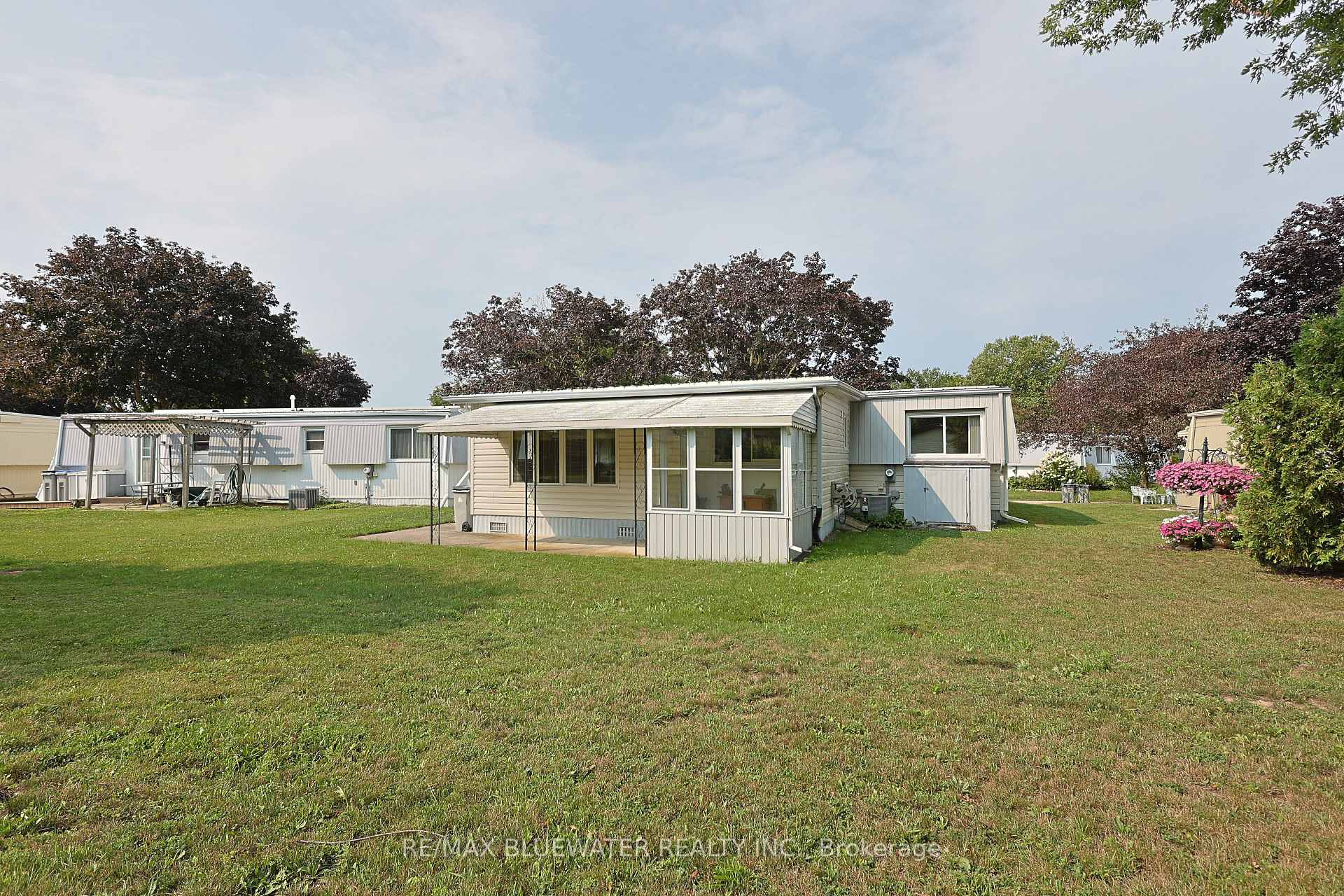 Photo 32 of 254 Highland Springs, South Huron, Stephen — HOMEH