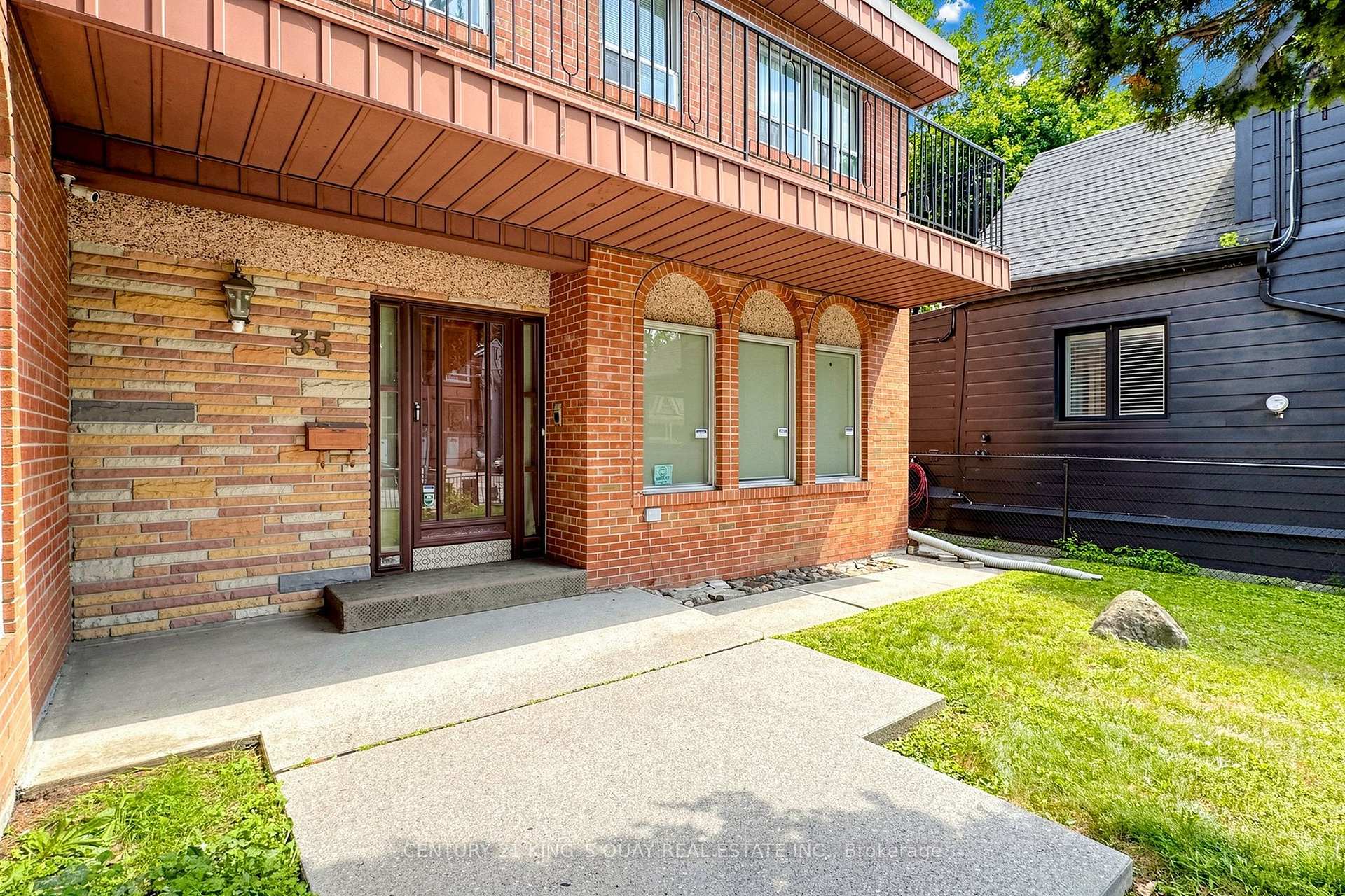 Photo 4 of 35 Coxwell Avenue, Toronto, Woodbine Corridor — HOMEH