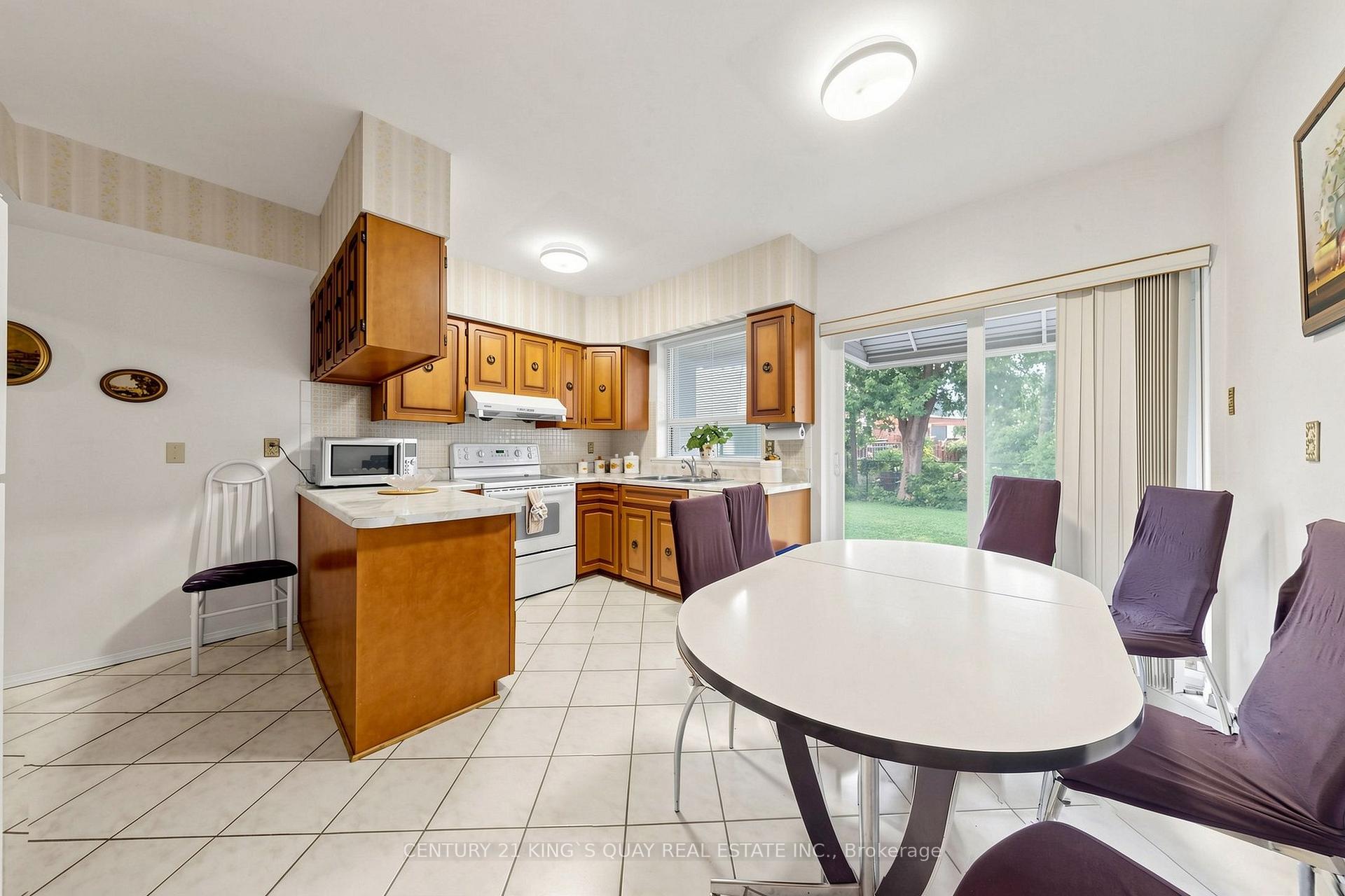 Photo 10 of 35 Coxwell Avenue, Toronto, Woodbine Corridor — HOMEH