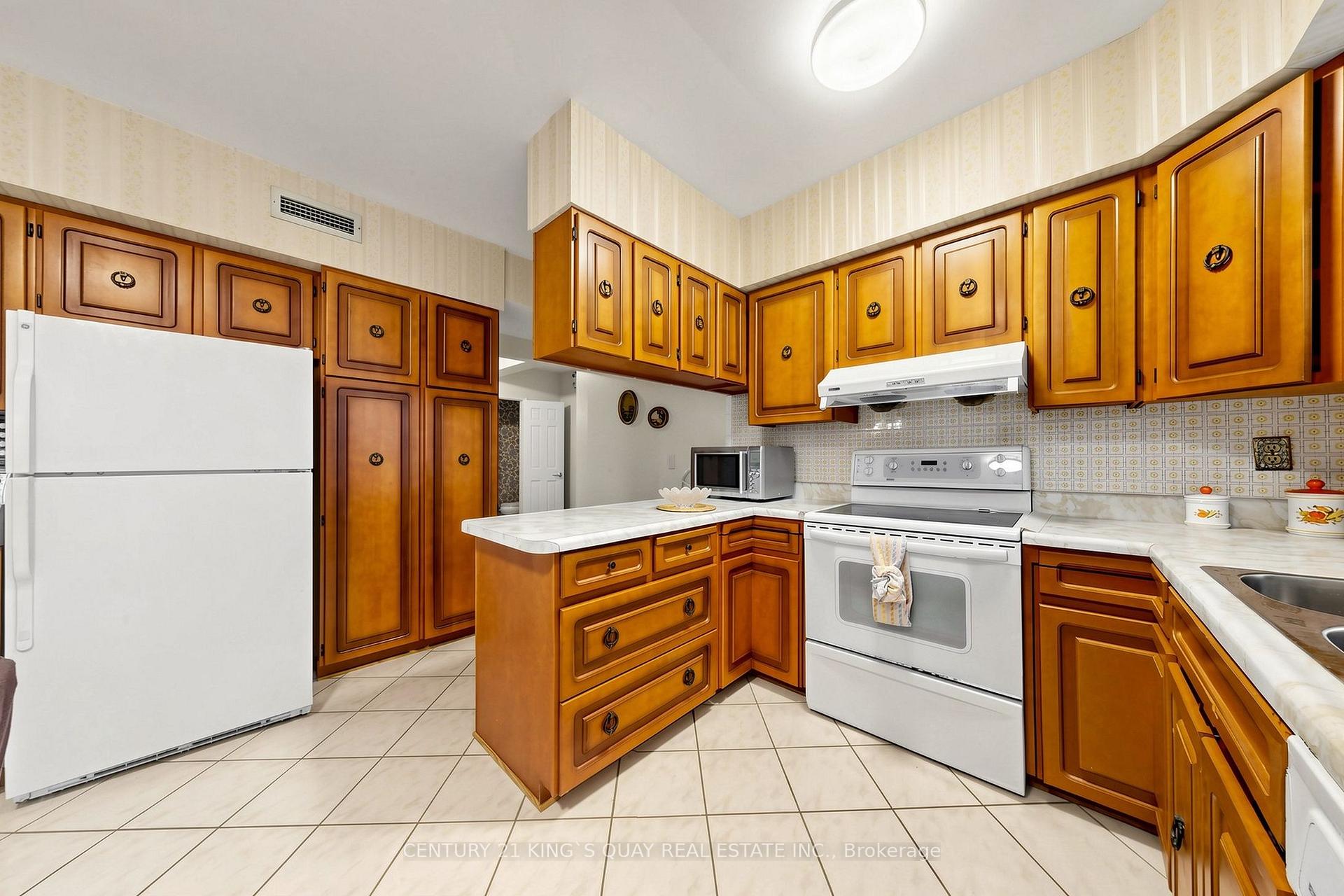Photo 12 of 35 Coxwell Avenue, Toronto, Woodbine Corridor — HOMEH