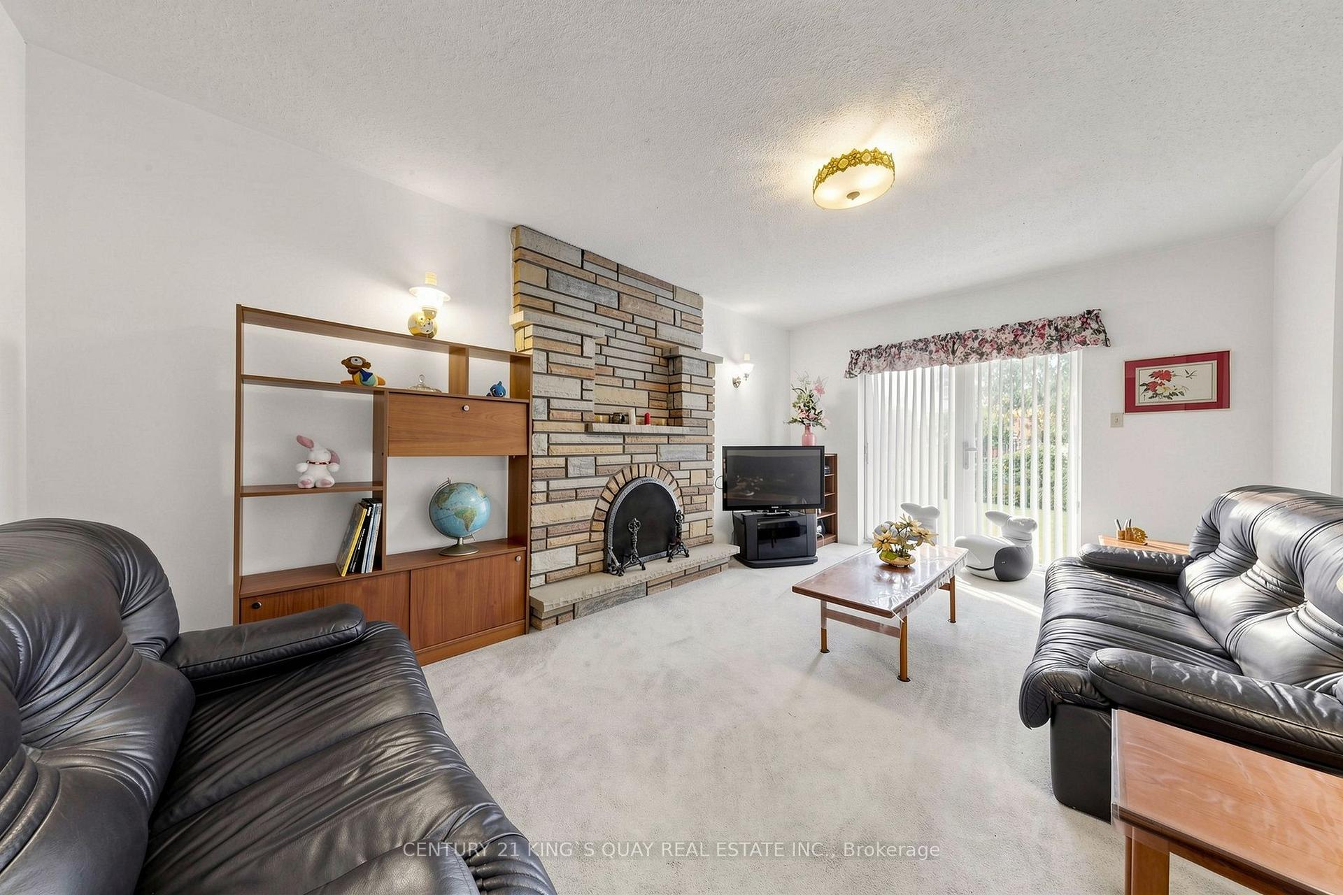 Photo 15 of 35 Coxwell Avenue, Toronto, Woodbine Corridor — HOMEH