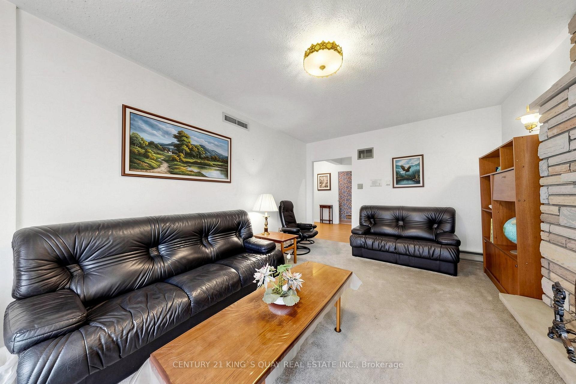 Photo 16 of 35 Coxwell Avenue, Toronto, Woodbine Corridor — HOMEH