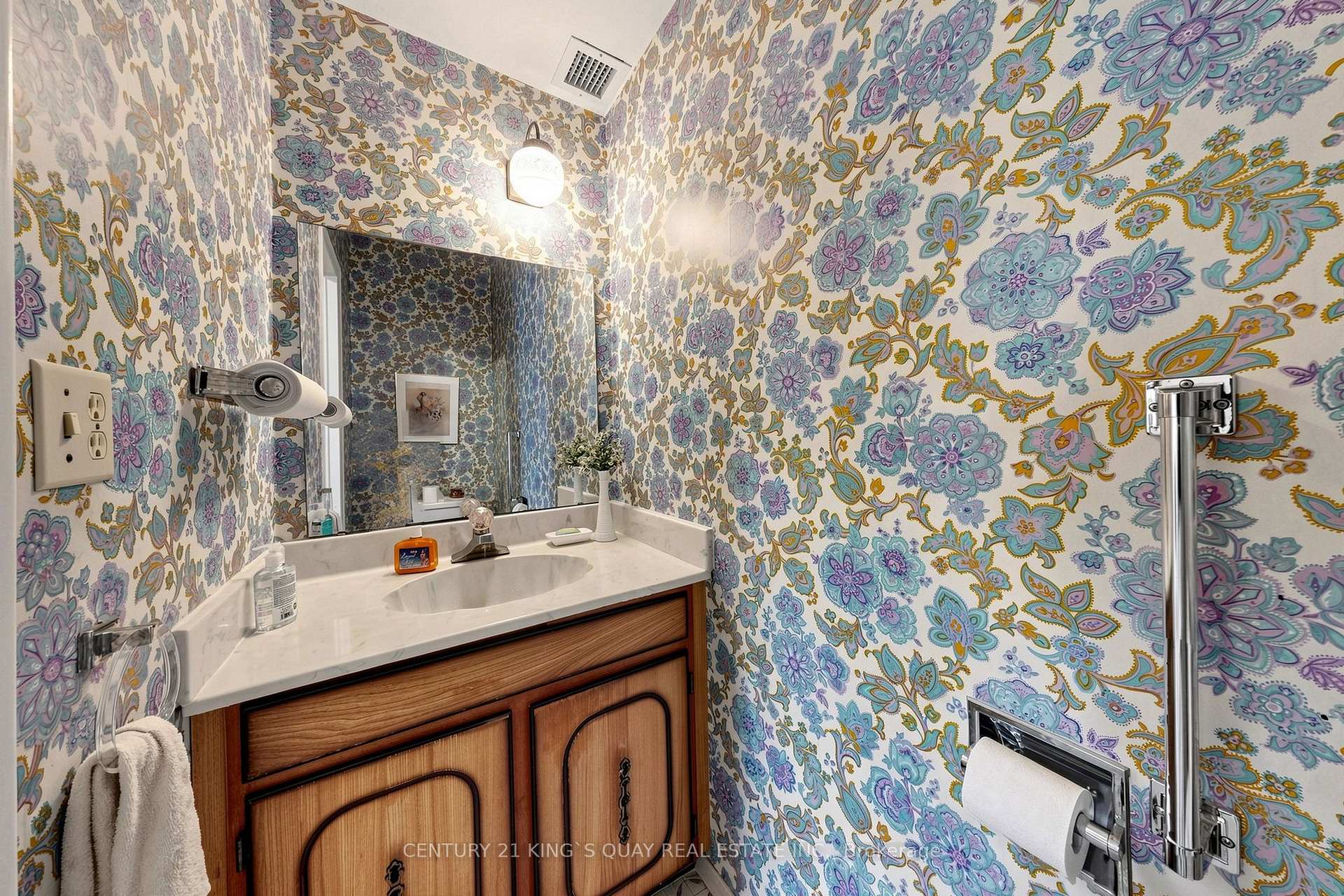 Photo 17 of 35 Coxwell Avenue, Toronto, Woodbine Corridor — HOMEH