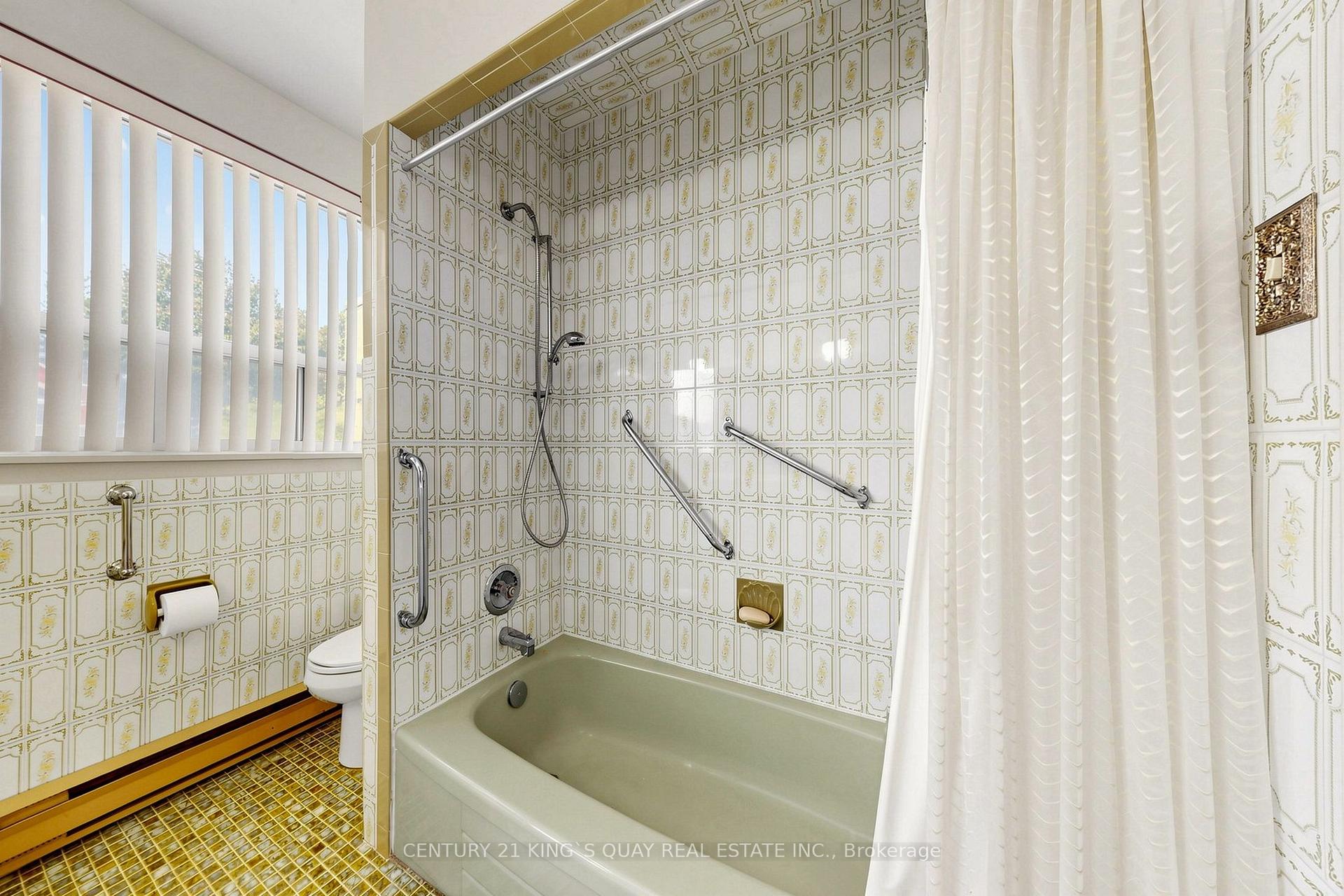 Photo 22 of 35 Coxwell Avenue, Toronto, Woodbine Corridor — HOMEH
