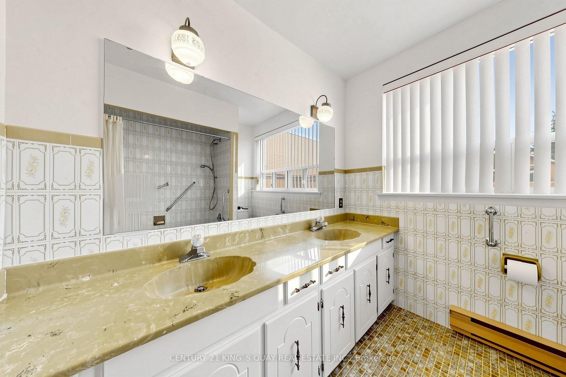 Photo 23 of 35 Coxwell Avenue, Toronto, Woodbine Corridor — HOMEH