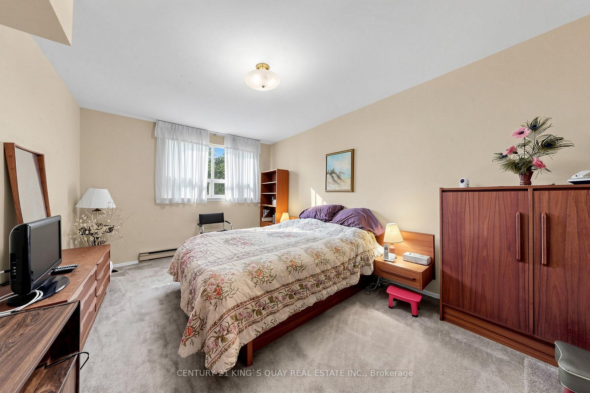 Photo 31 of 35 Coxwell Avenue, Toronto, Woodbine Corridor — HOMEH
